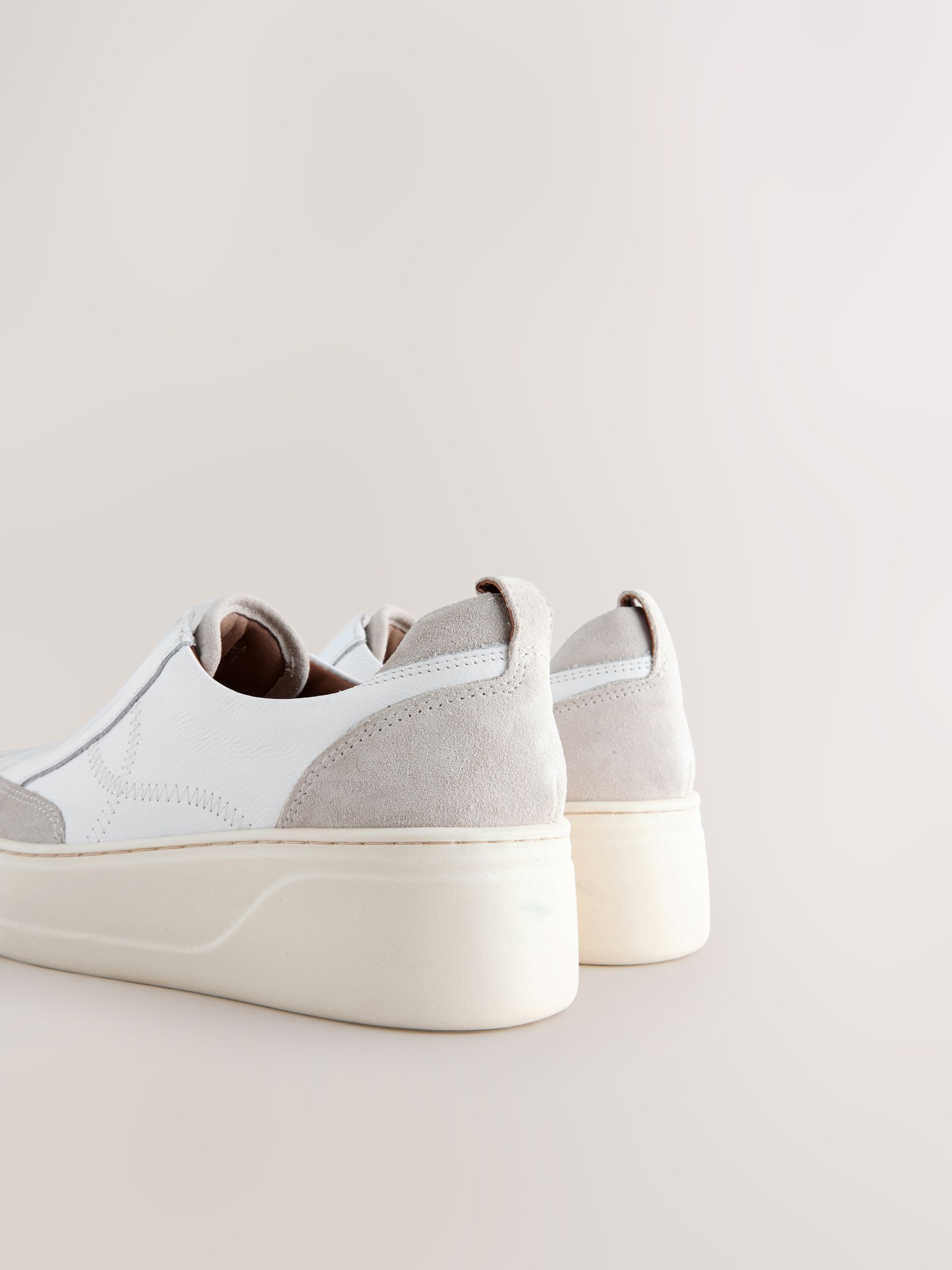 Wit - Signature leren instapsneakers met dikke zool en plateauzool