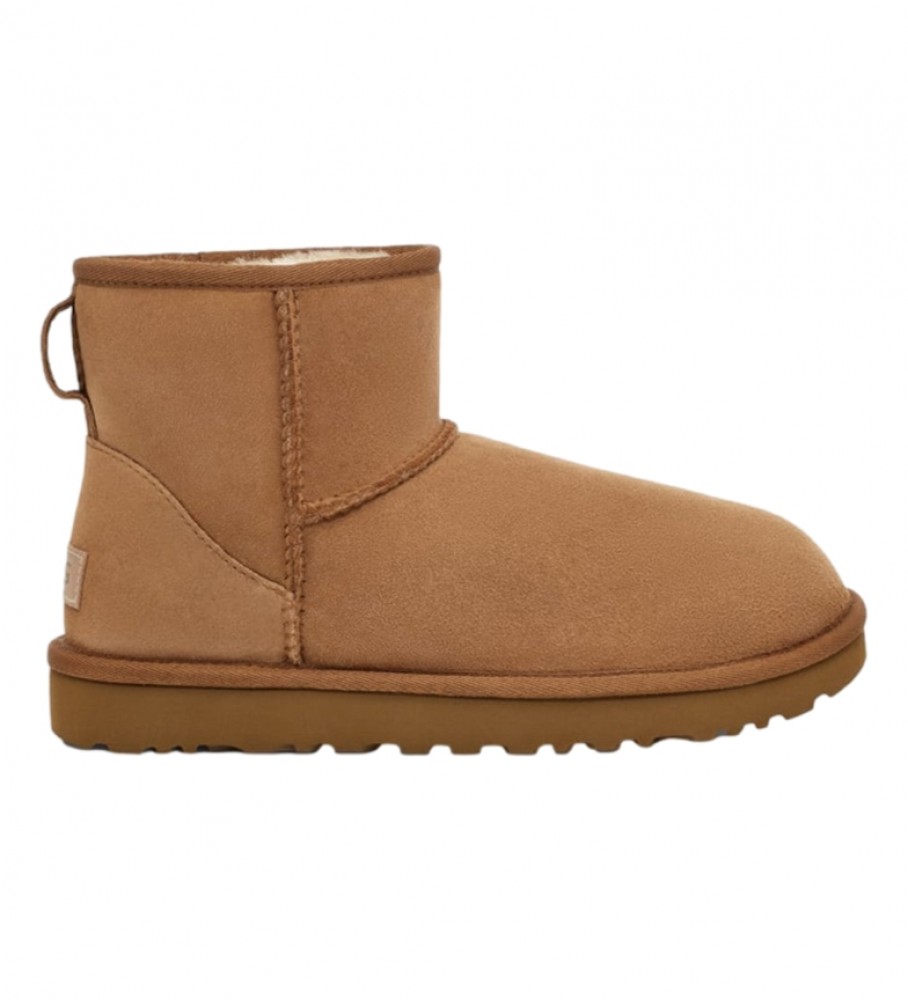 Botas de cano curto UGG Classic Mini II em couro cor camelo