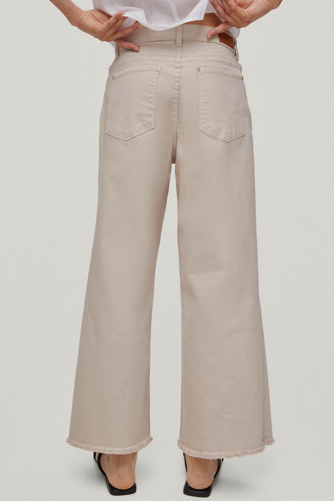 Calça jeans cropped de perna larga com 5 bolsos - Bege