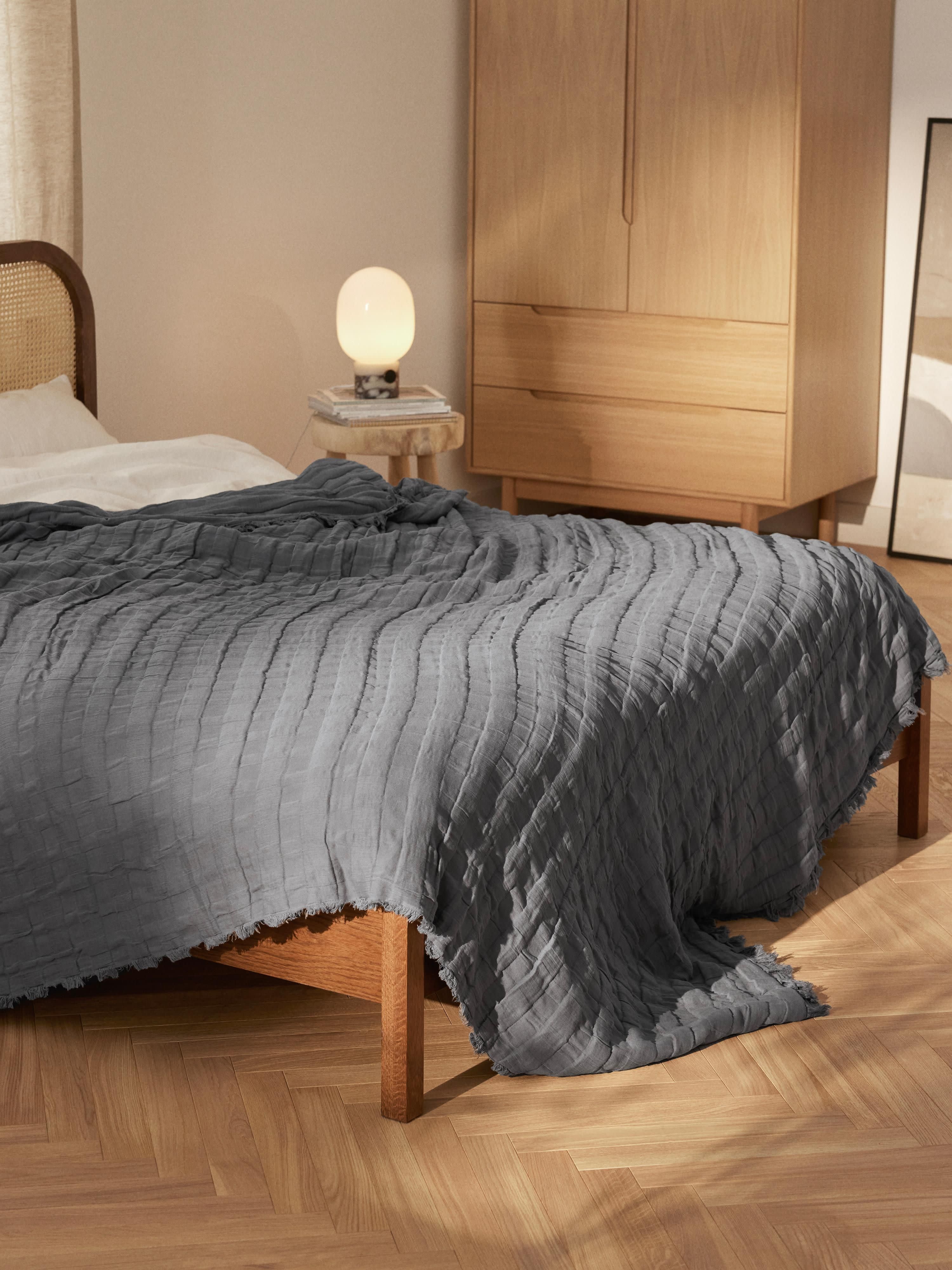Bethany mousseline sprei met franjes