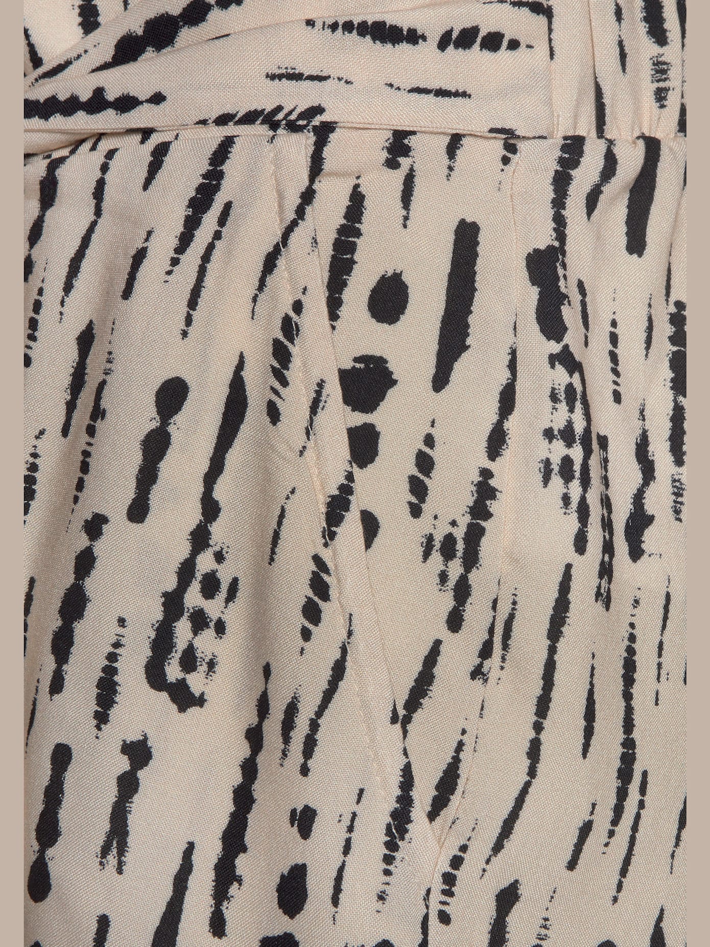 Short tissé short en tissu léger avec ceinture élastique