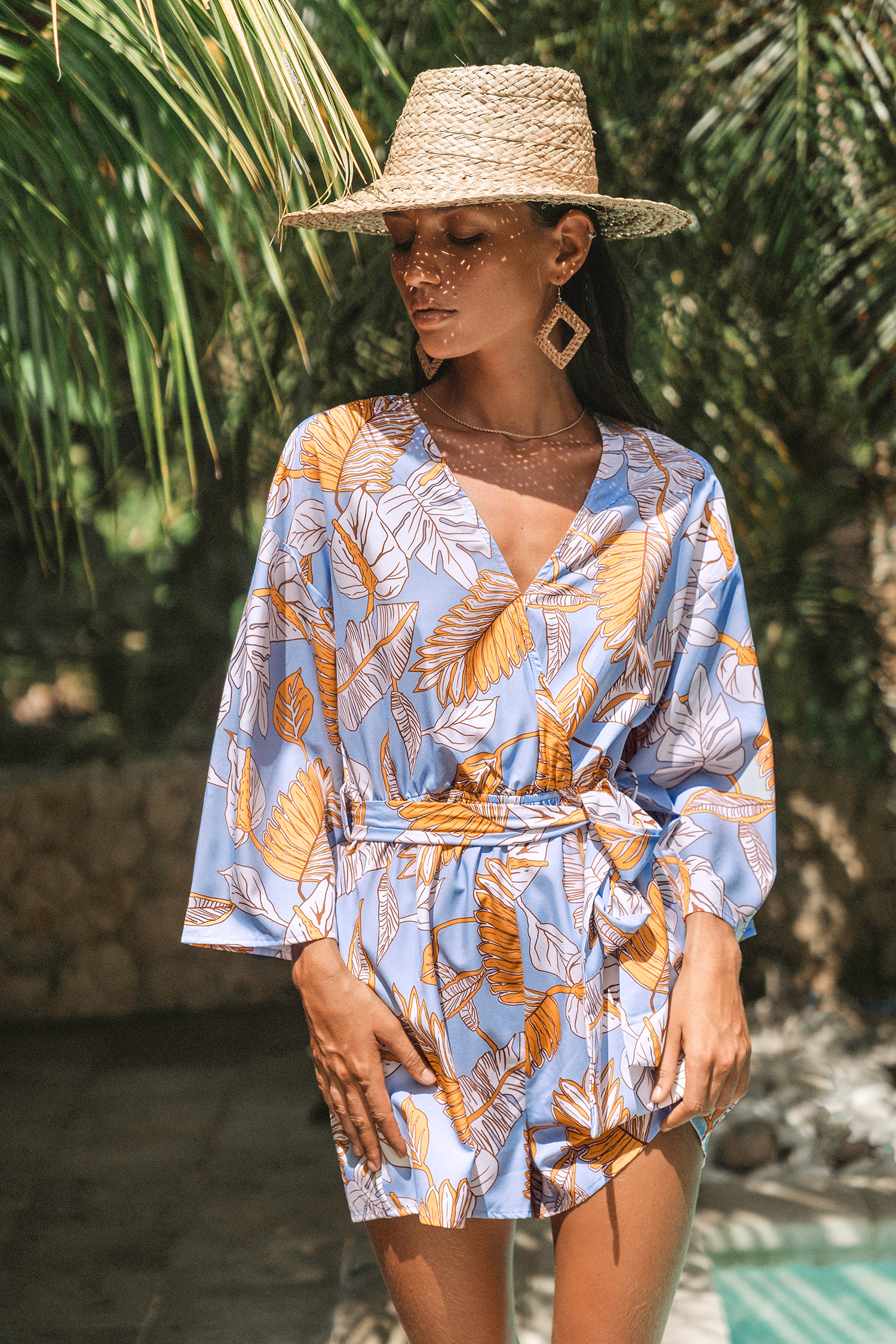 Combishort à ceinture et à imprimé palmiers tropicaux