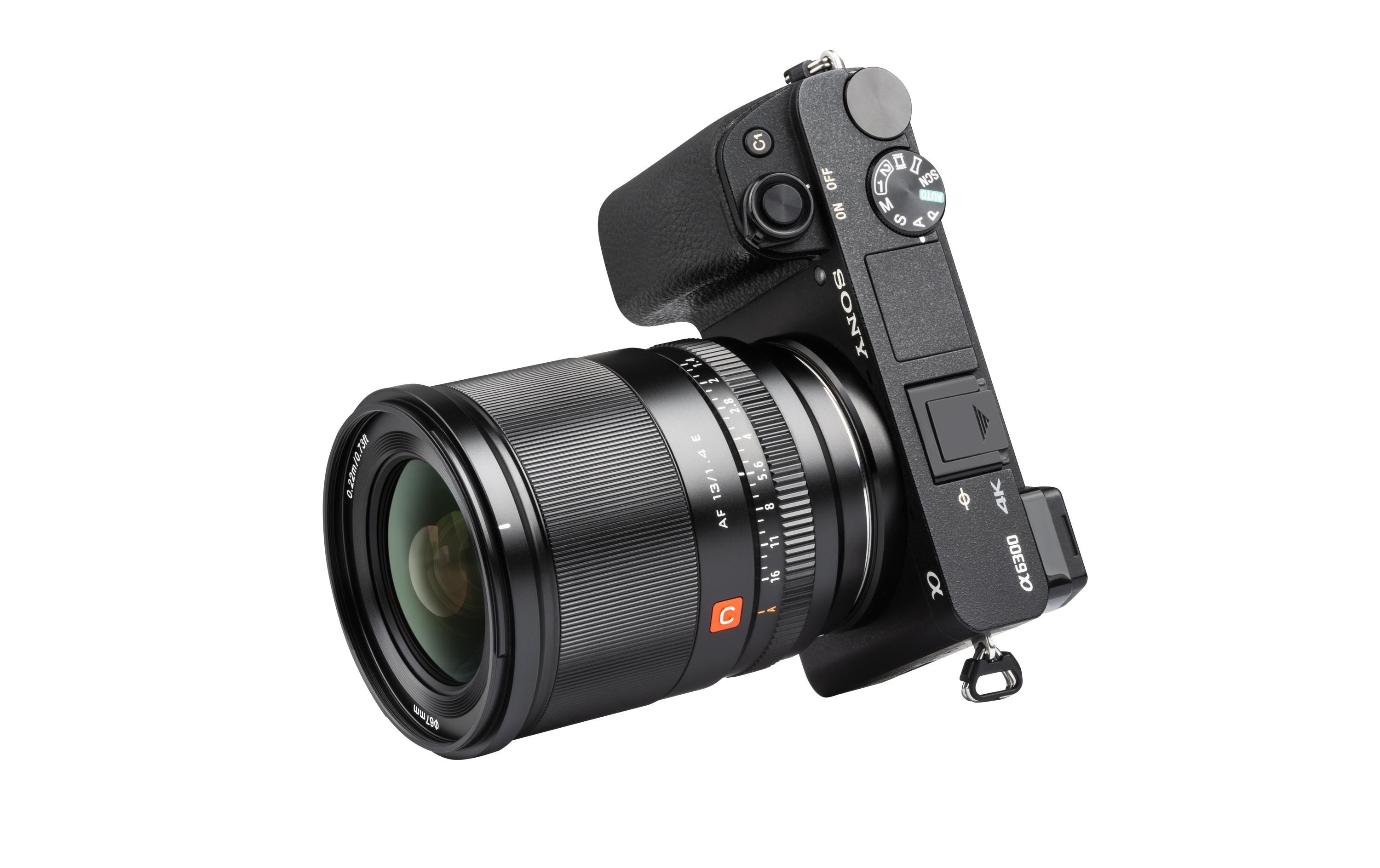 Festbrennweite AF 13mm F/1.4 – Sony E-Mount<br>13 mm F1.4 XF Autofokus-Ultraweitwinkel-Objektiv unterstützt Eye AF Gesichtserkennung