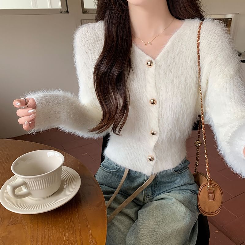 Odestra - V-hals, pluizige cardigan met knoopjes