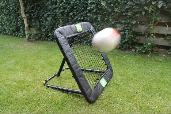 EXIT 43.01.10.00, Firkant, Justerbar vinkel, Fodbold rebounder, Sort