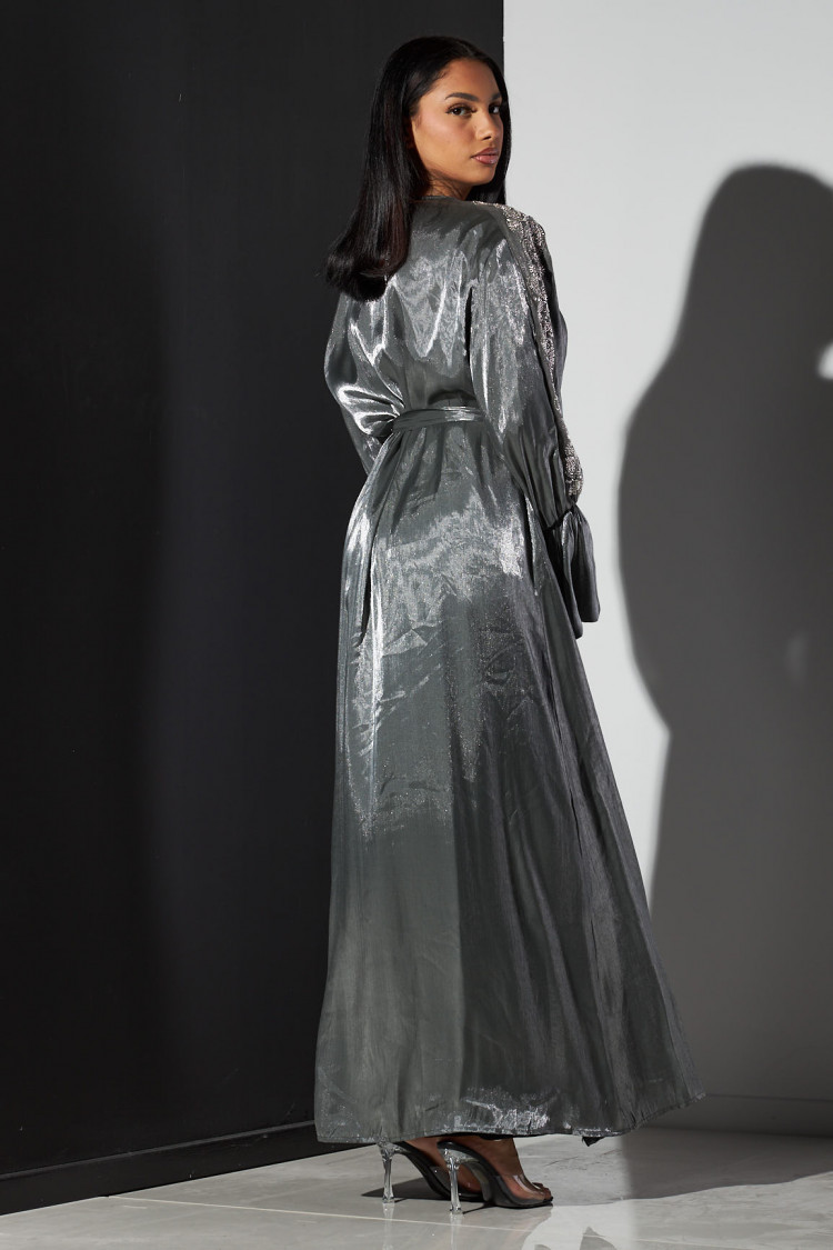 Kimono argenté ceinturé à perle satiné et brillant