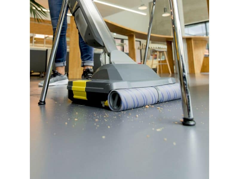 Kärcher Professional Akku-Scheuersaugmaschine BR 30/1 C Bp, Kompakte Akku-Scheuersaugmaschine für die hygienische Unterhaltsreinigung und Bodendesinfektion auf kleinen Flächen