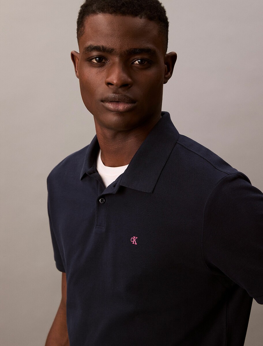 CALVIN KLEIN JEANS<br>Camisa polo em algodão piqué com mangas curtas