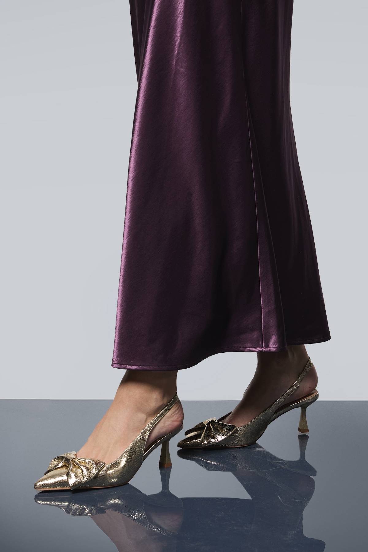 Oasis Escarpins Dora à Bride Arrière avec Nœud en Cuir Métallisé Synthétique et Talon Stiletto Moyen