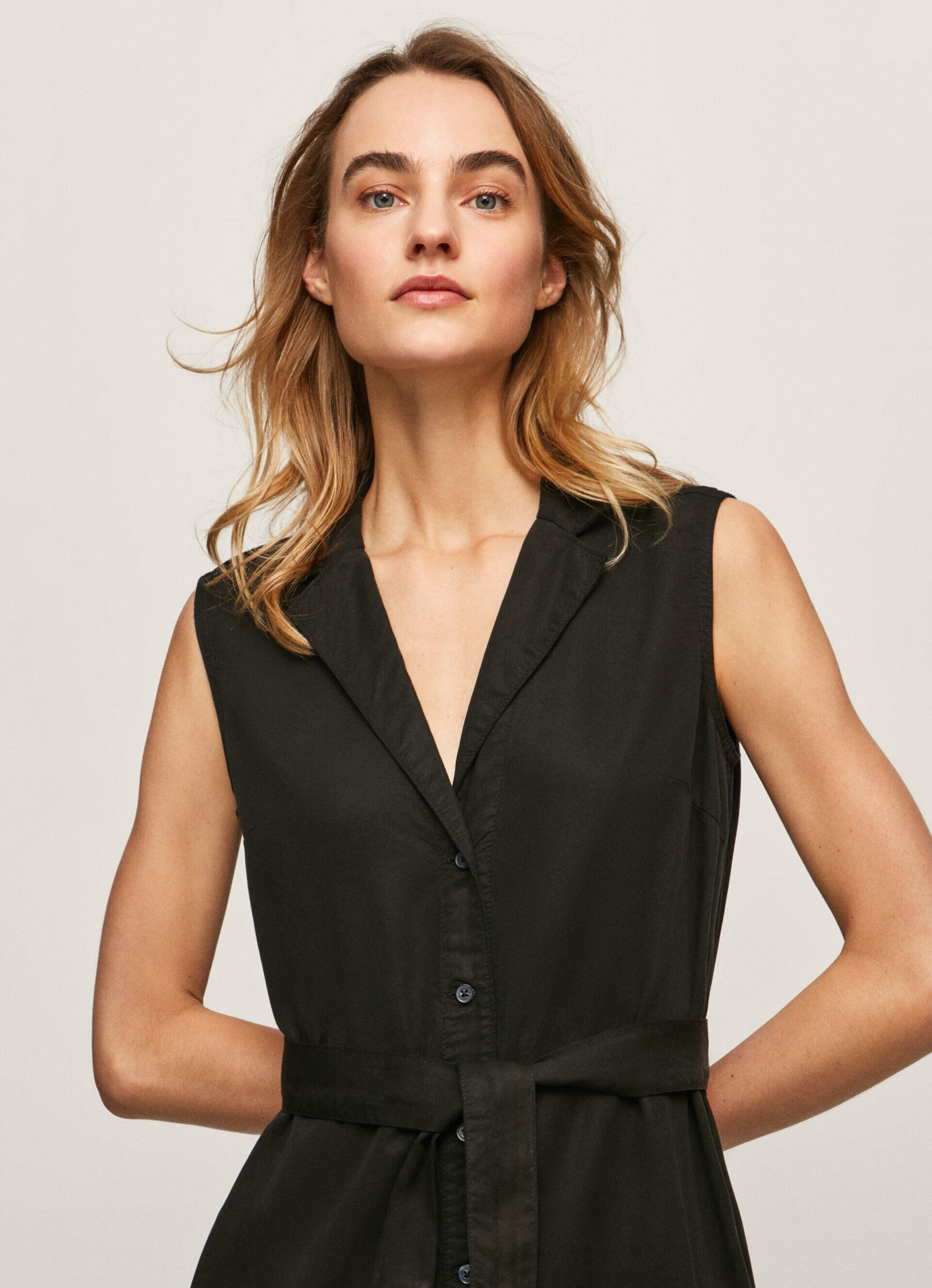 VESTIDO COM GOLA DE LAPELA - preto