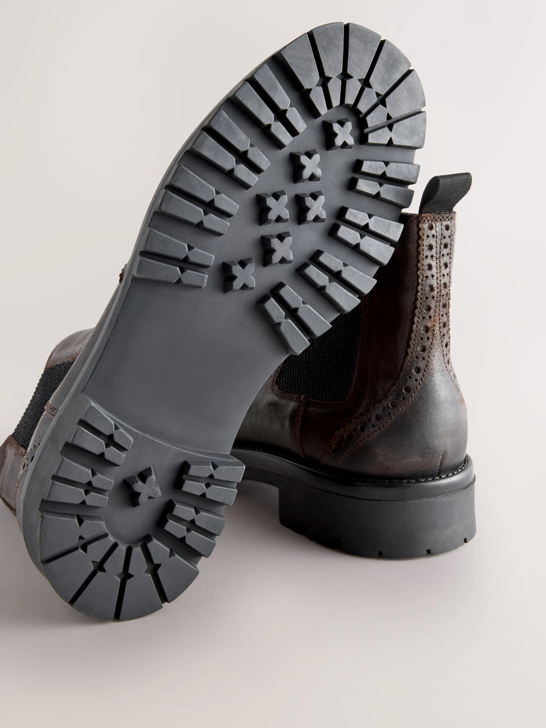Bruin - Brogue Chunky Chelsea Boots
