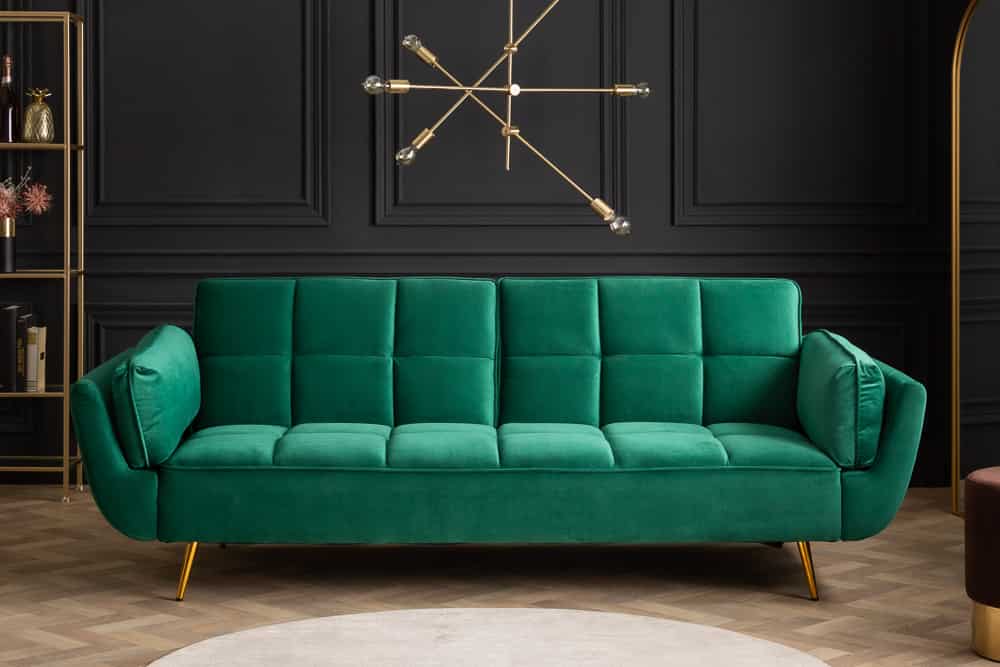 Retro Schlafsofa BOUTIQUE 215cm smaragdgrün Samt 3-Sitzer mit goldenen Füßen