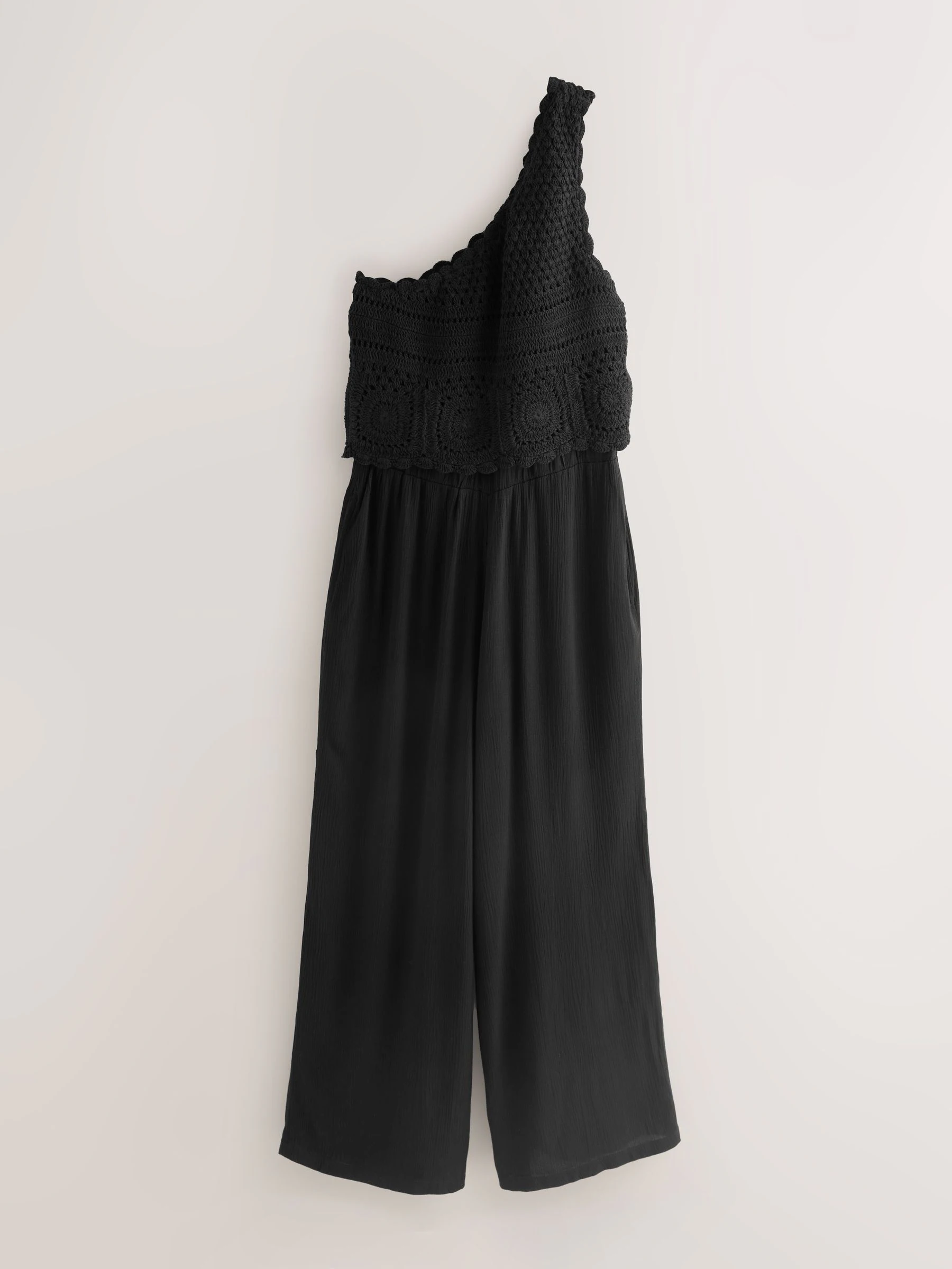 Zwart - One Shoulder Gehaakte Mix Jumpsuit met Wijde Pijpen