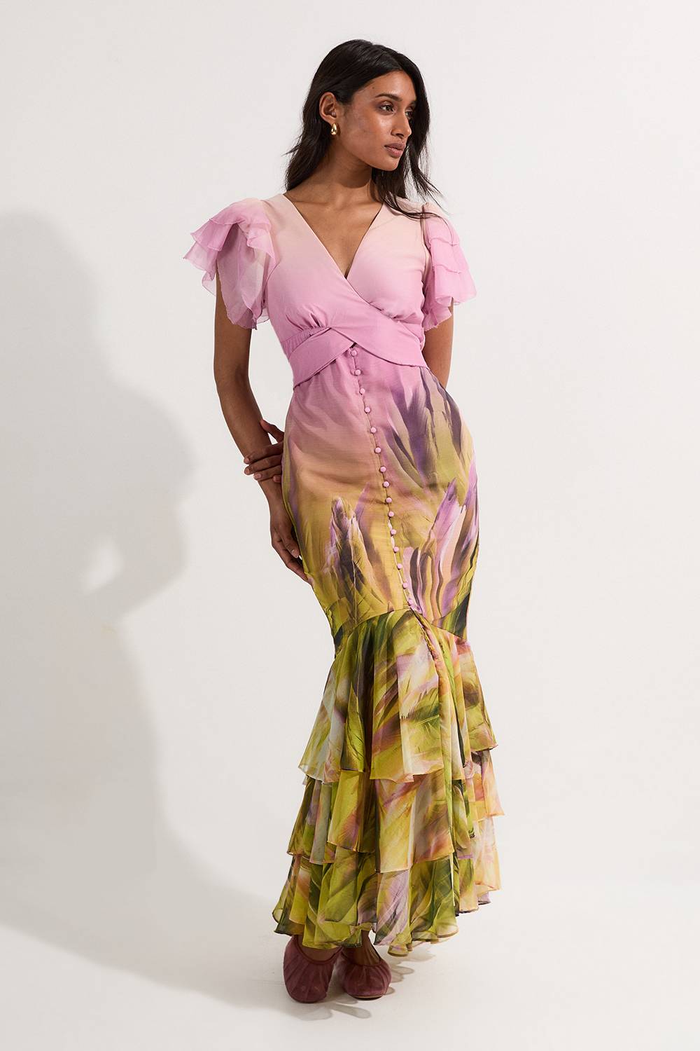 KarenMillen Robe maxi ombrée à imprimé floral avec manches à volants et fermeture boutonnée