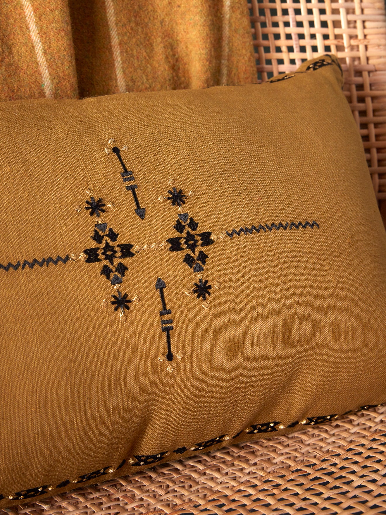 Housse de coussin brodée en lin