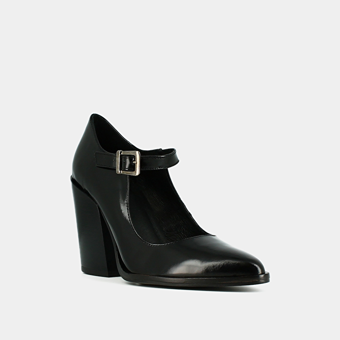 Babies à talons et bouts pointus  en cuir glacé noir