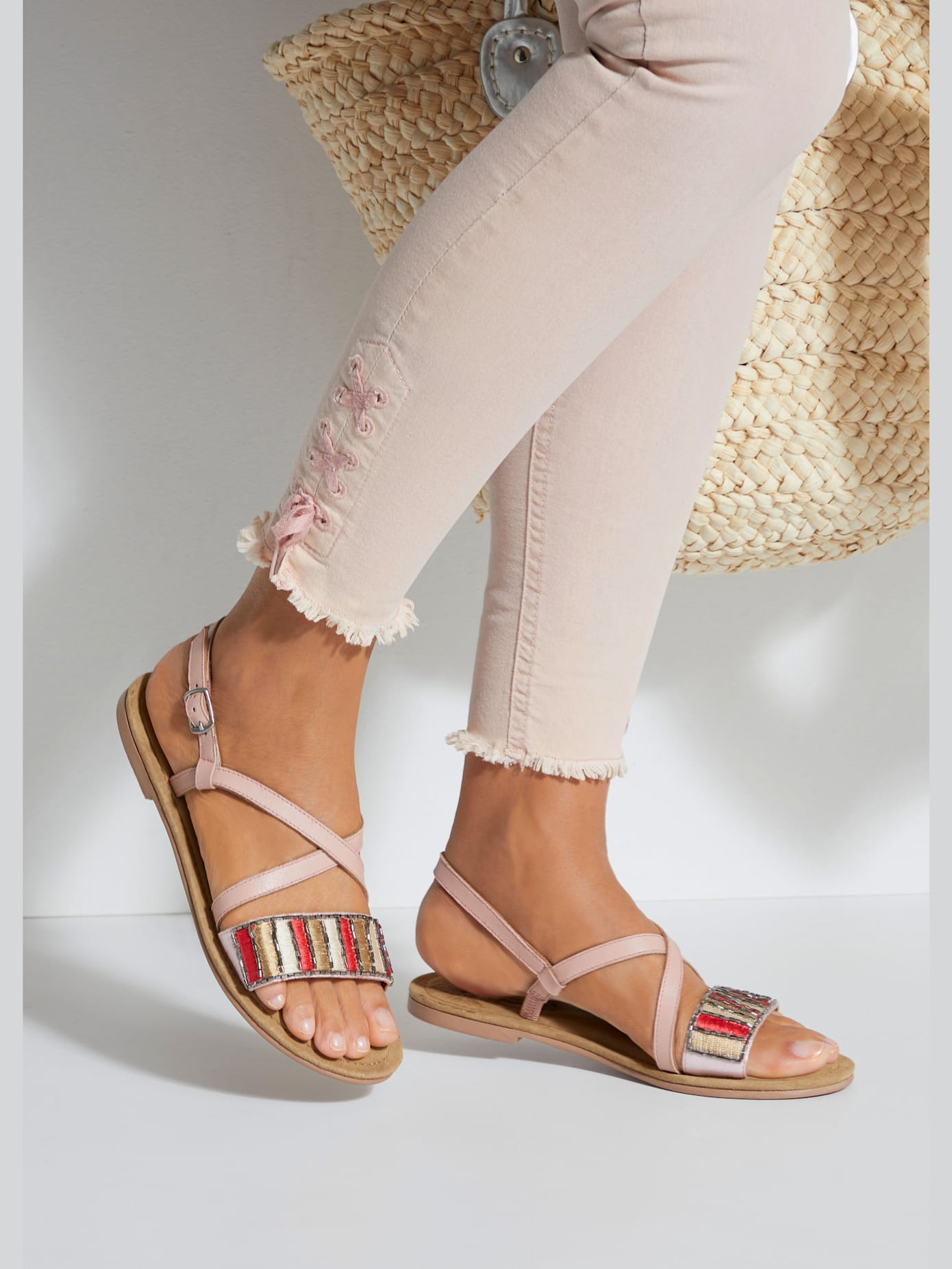 Sandales petites brides raffinées