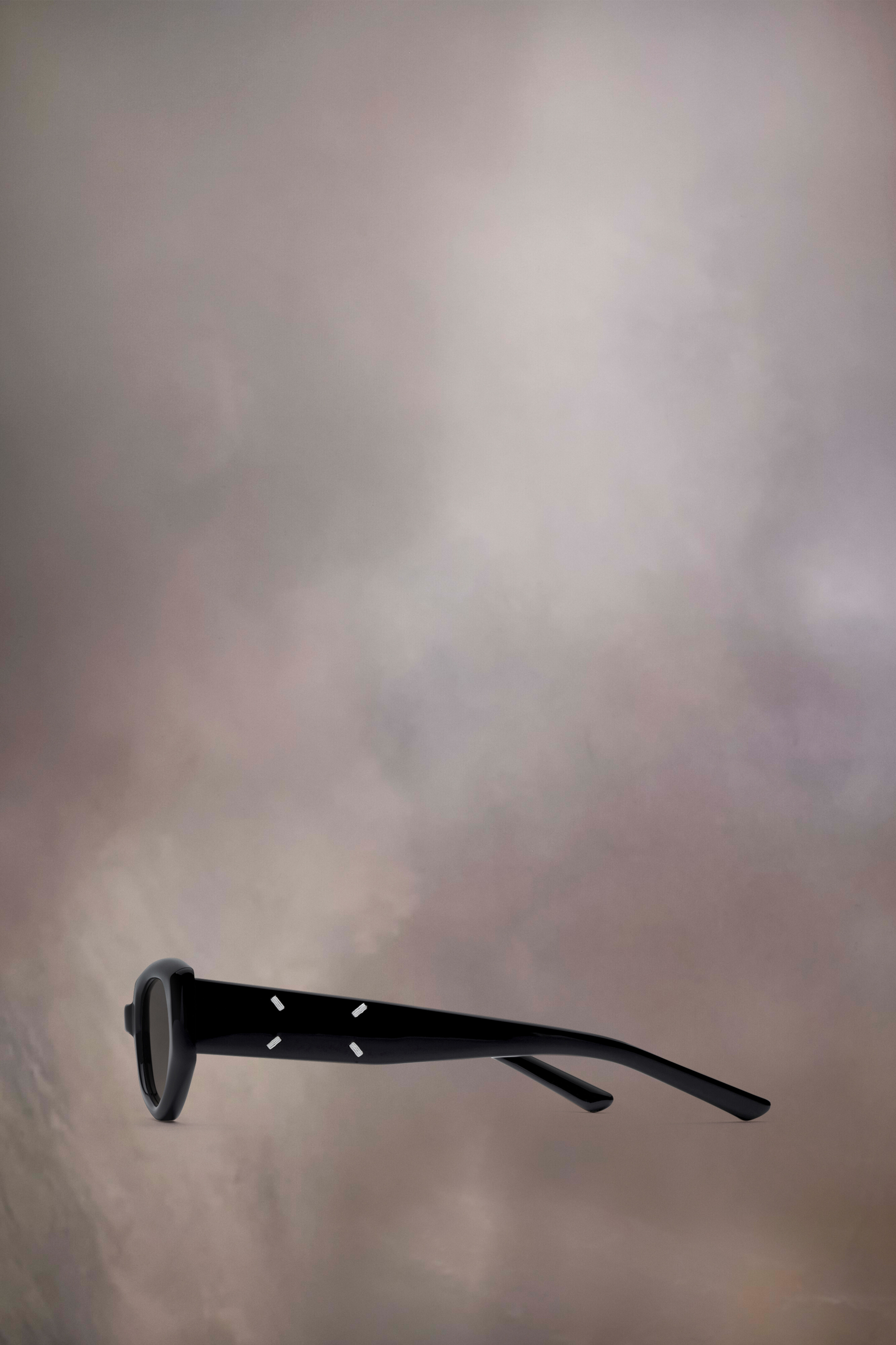 Lunettes de soleil minimalistes noires x Gentle Monster​