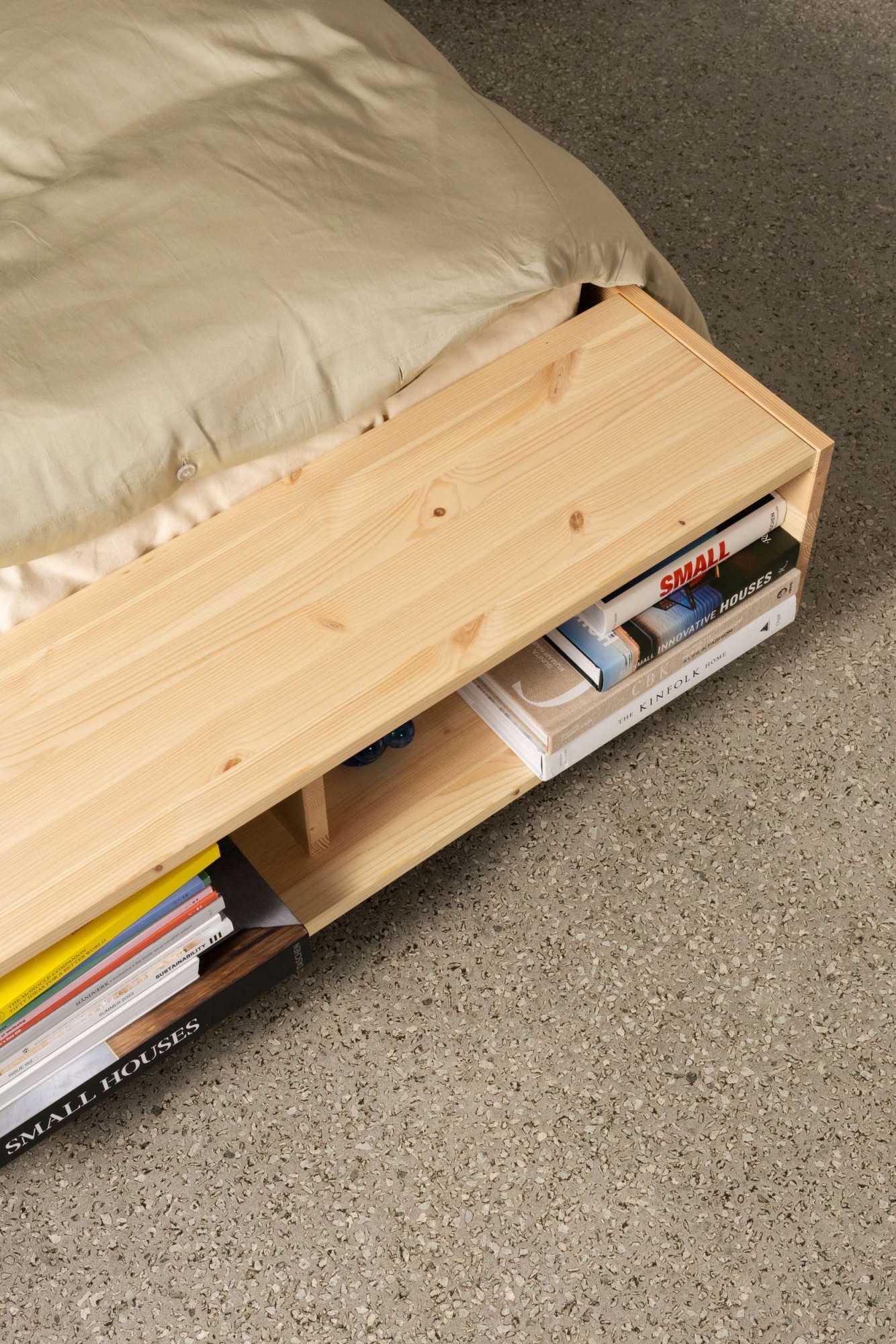 Karup Design Stauraumbett »Merge Bed Bettgestell m. integrierter Bank m. Stauraum, mehrere Grössen« inkl. Lattenrost, excl. Matratze, FSC®-zertifiziertes Massivholz