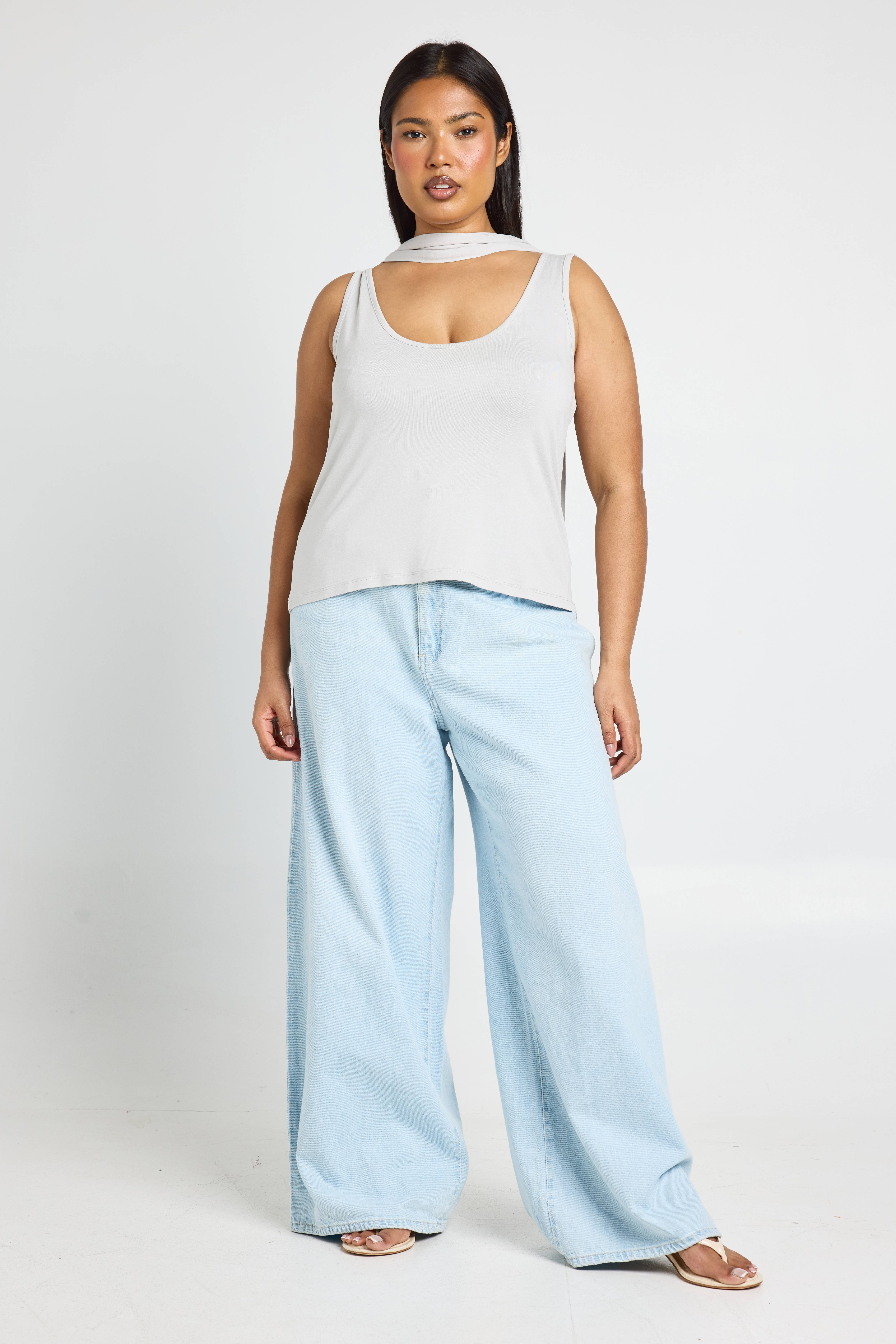 boohoo Débardeur Grande Taille À Encolure Dégagée Avec Foulard