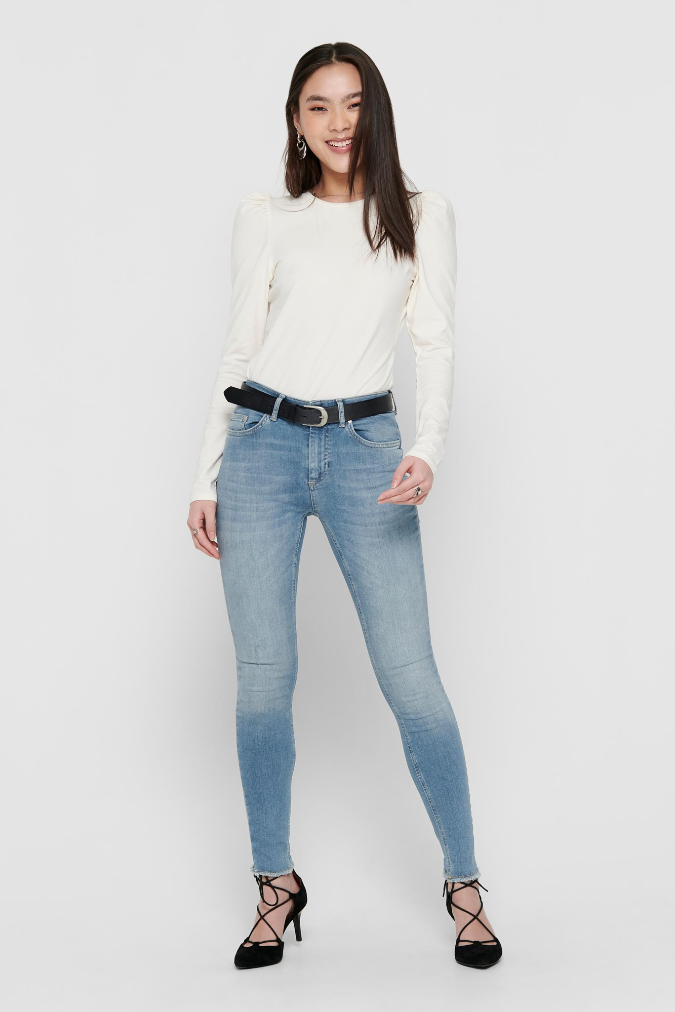 Calça jeans skinny na altura do tornozelo