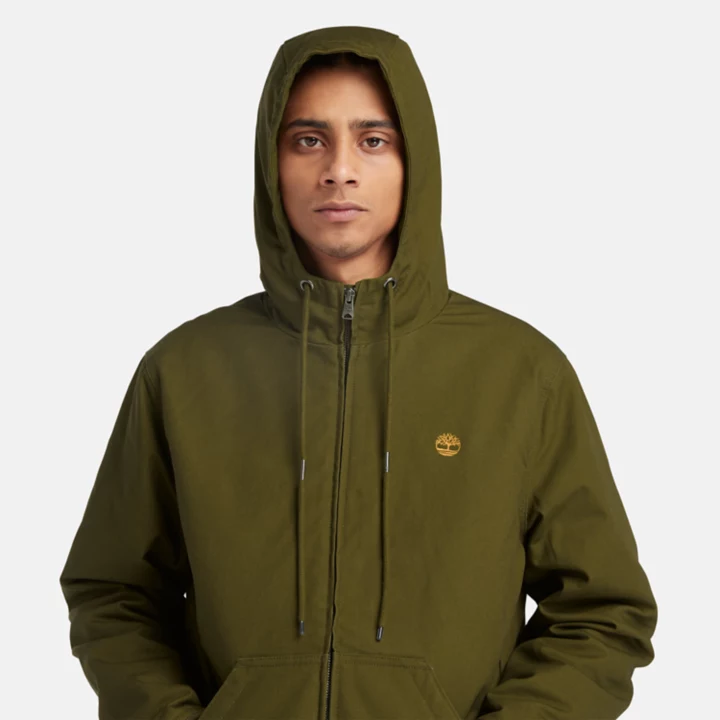 Jaqueta bomber masculina com capuz e isolamento térmico em lona verde.