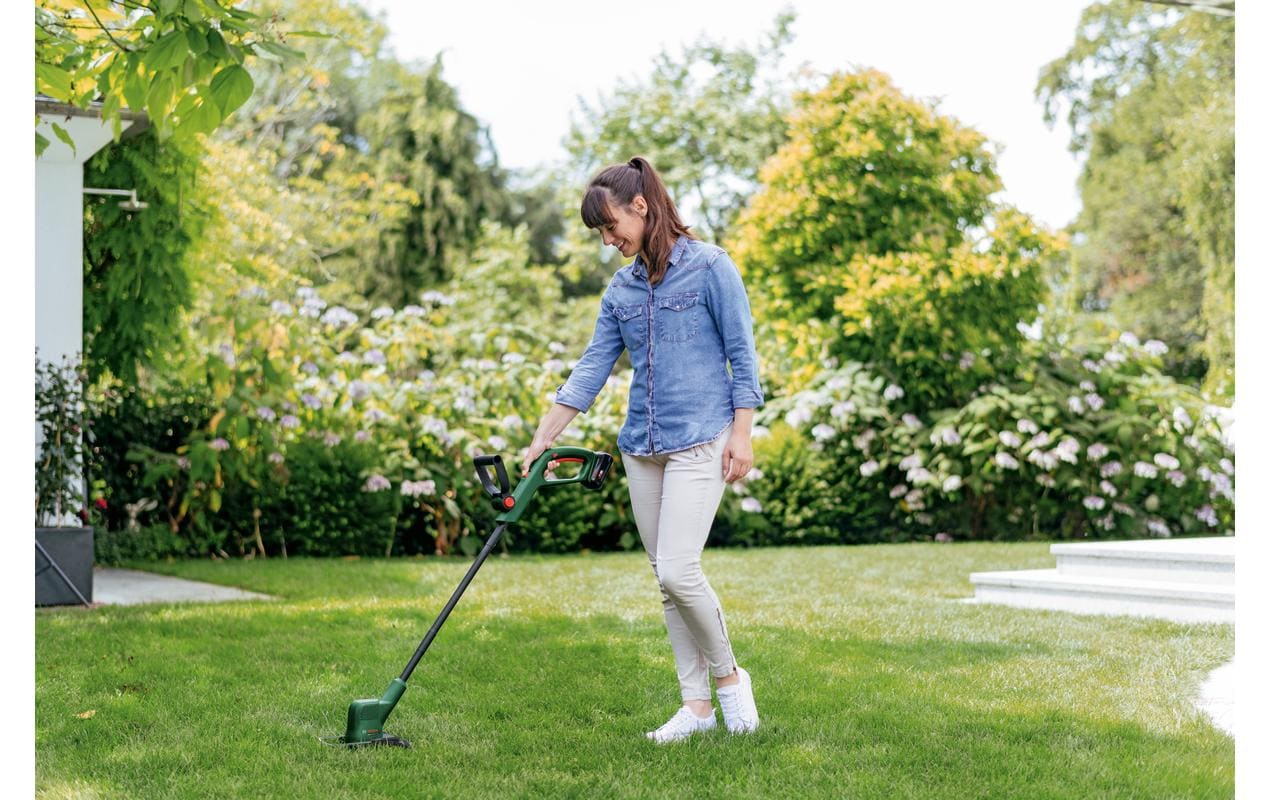 Akku-Rasentrimmer EasyGrassCut 18 V - 26 SoloAkkugetriebener EasyGrassCut 18-26 Trimmer für natürliche und bequeme Gartenarbeit