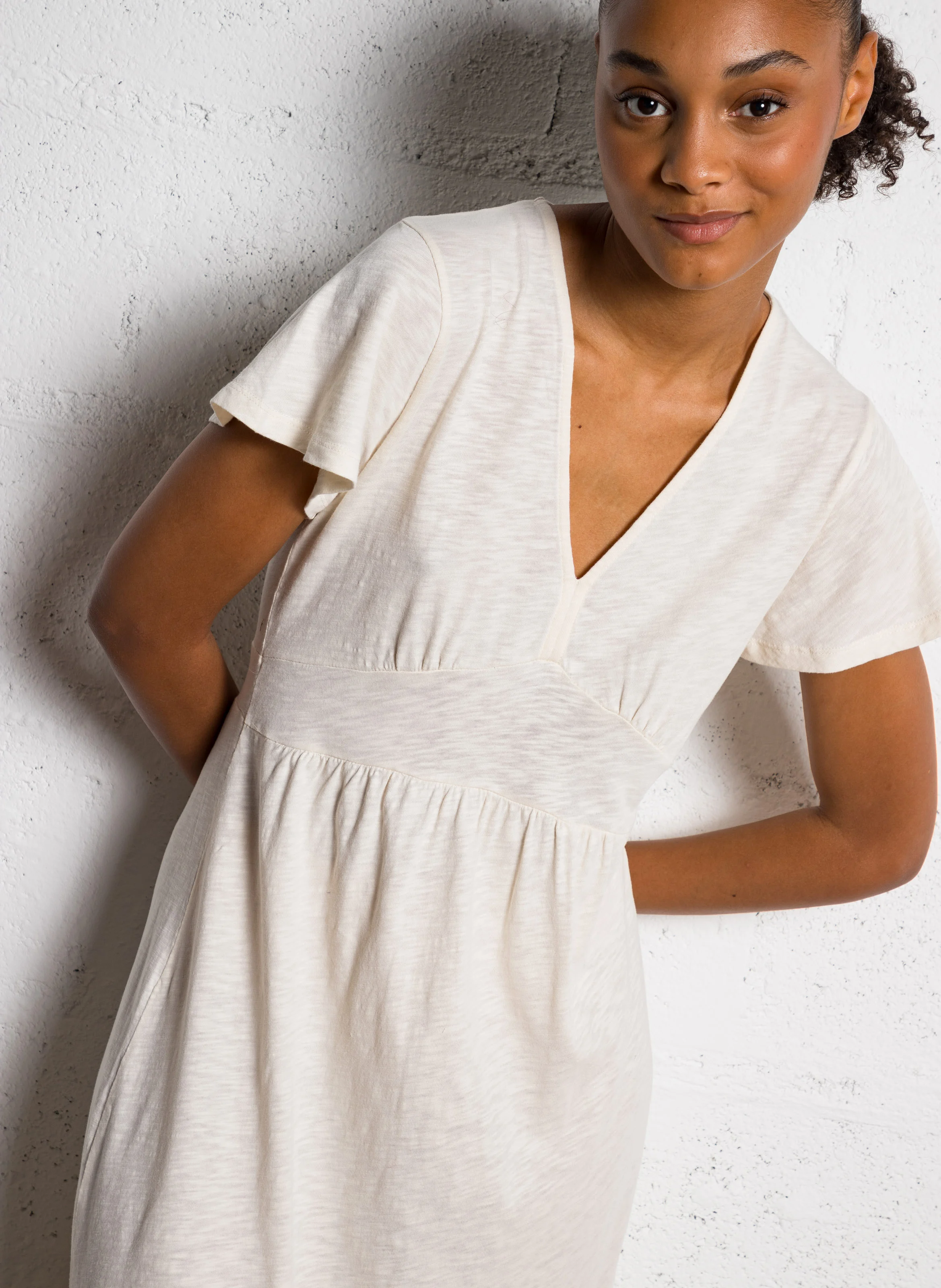 VALMA - Robe longue cintrée col V en coton | Beige