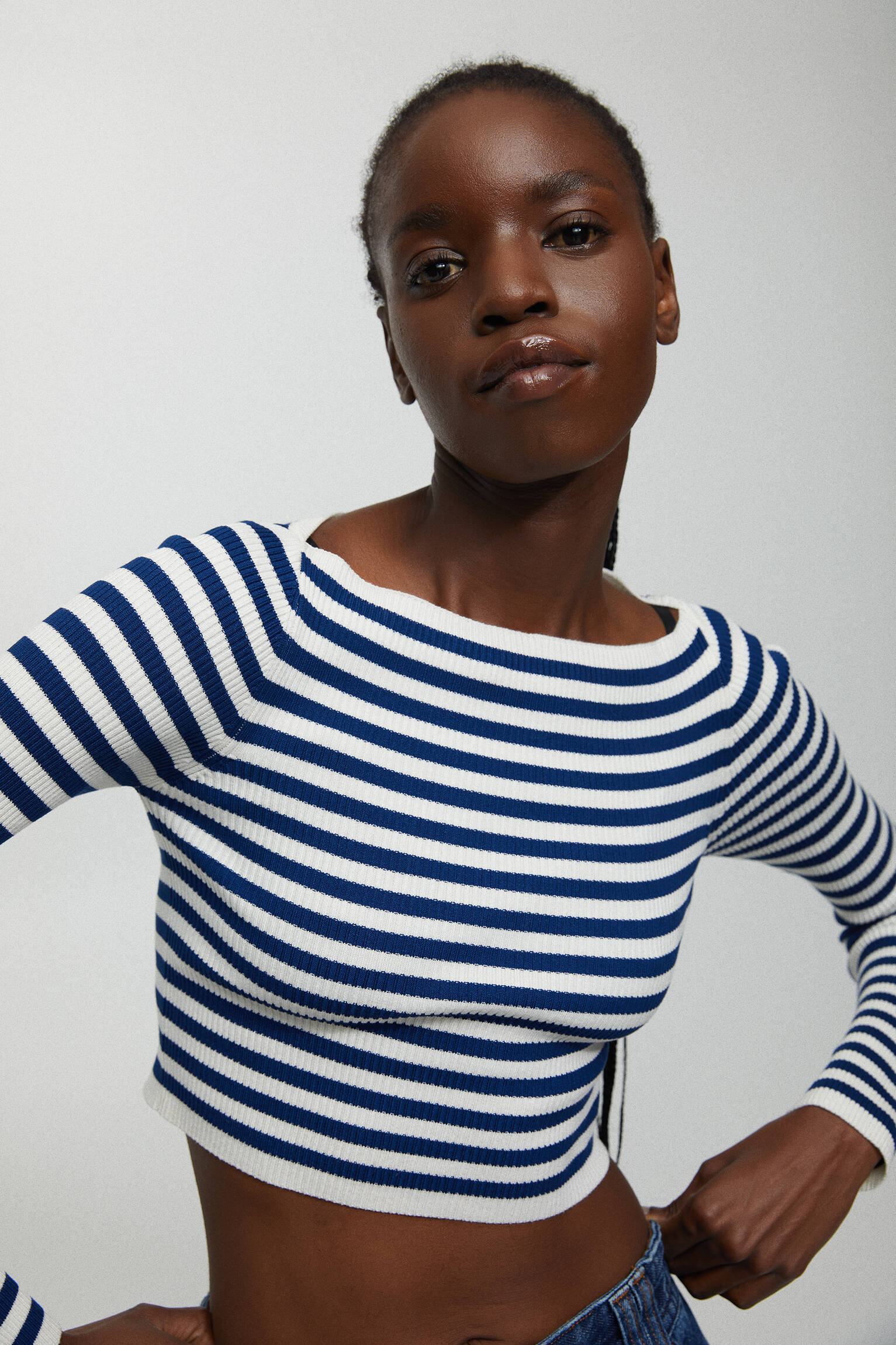 CAMISA LISTRADA COM DECOTE CANOA - AZUL