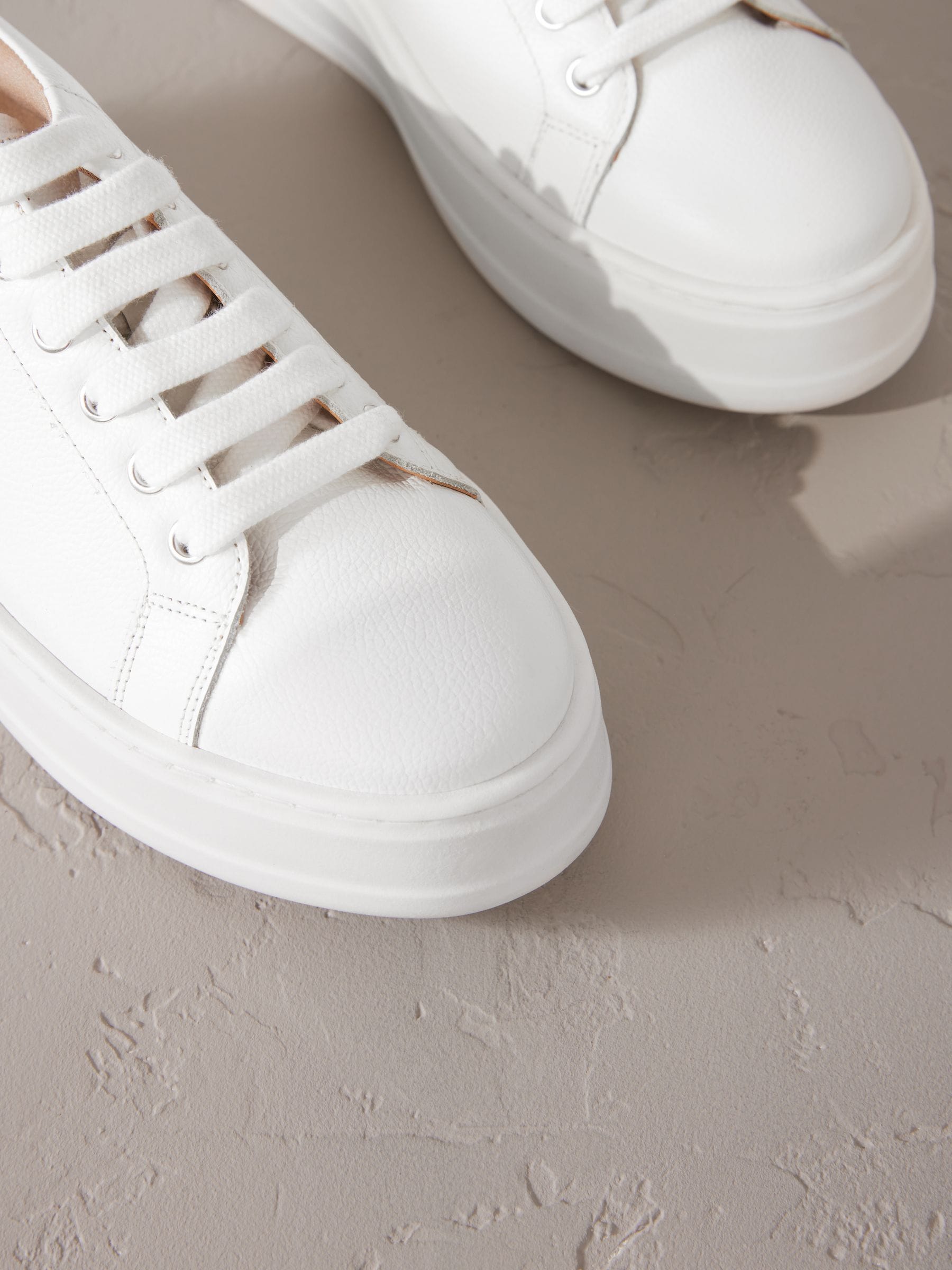 Wit - Signature premium leren sneakers met veters en grove sleehak