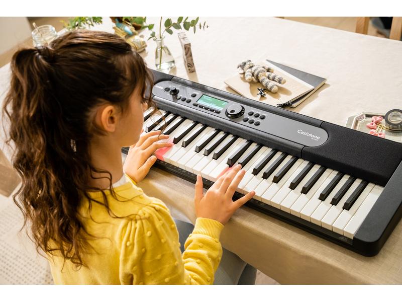 Casio Keyboard LK-S450 Ist einfach, macht Spass und ist immer an Ihrer Seite.