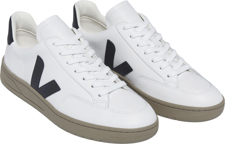 Veja V-12 Extra-white_black_dune