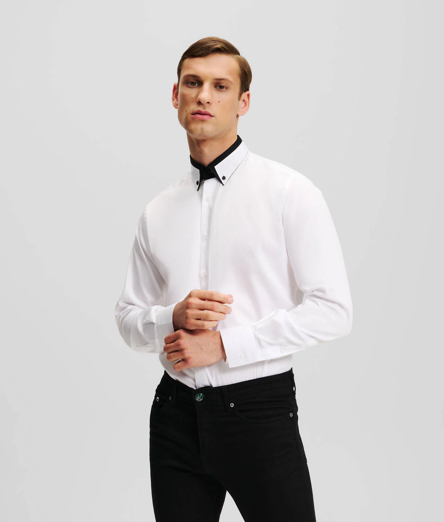 CHEMISE À COL BOUTONNÉE
