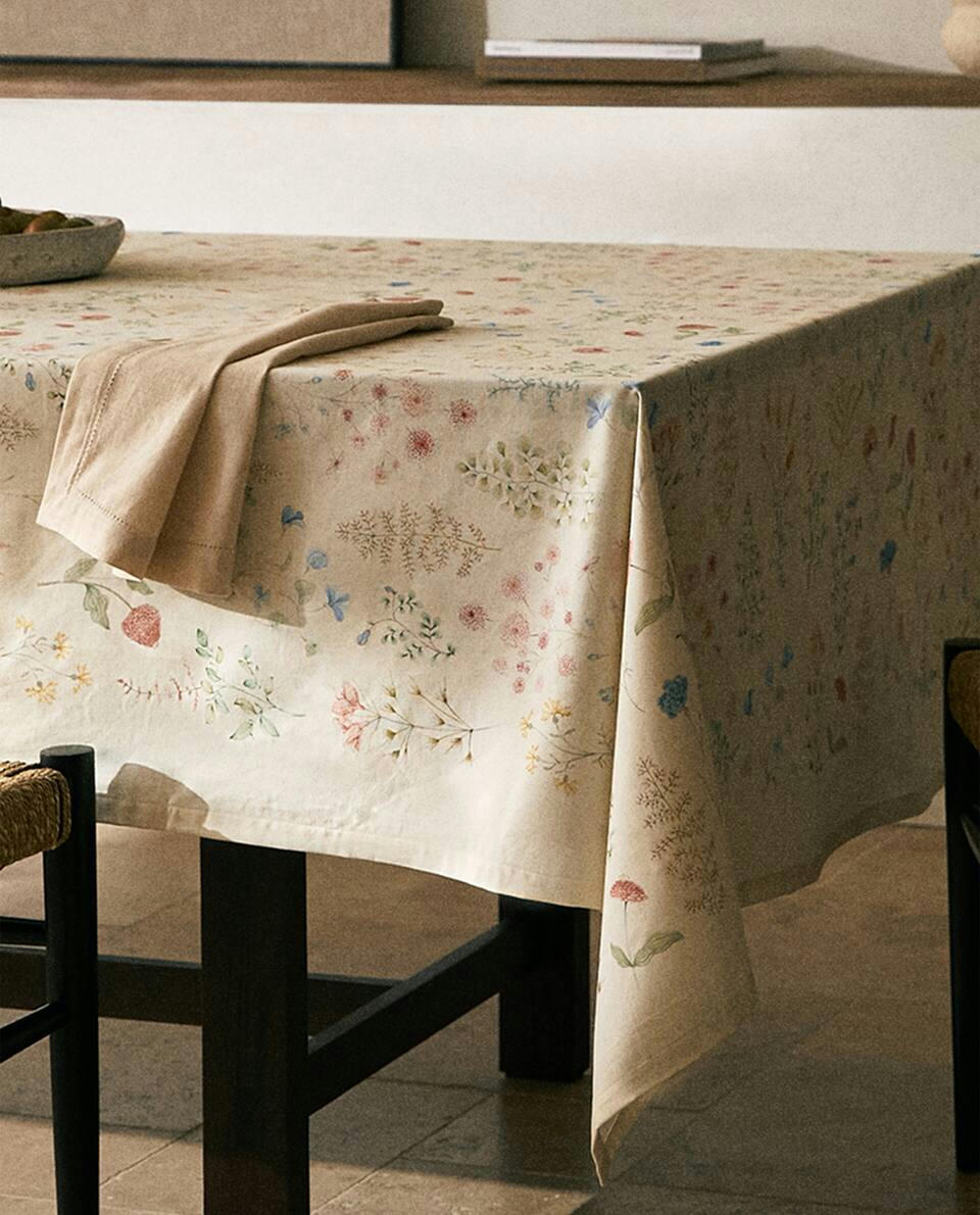 TOALHA DE MESA COM ESTAMPA FLORAL