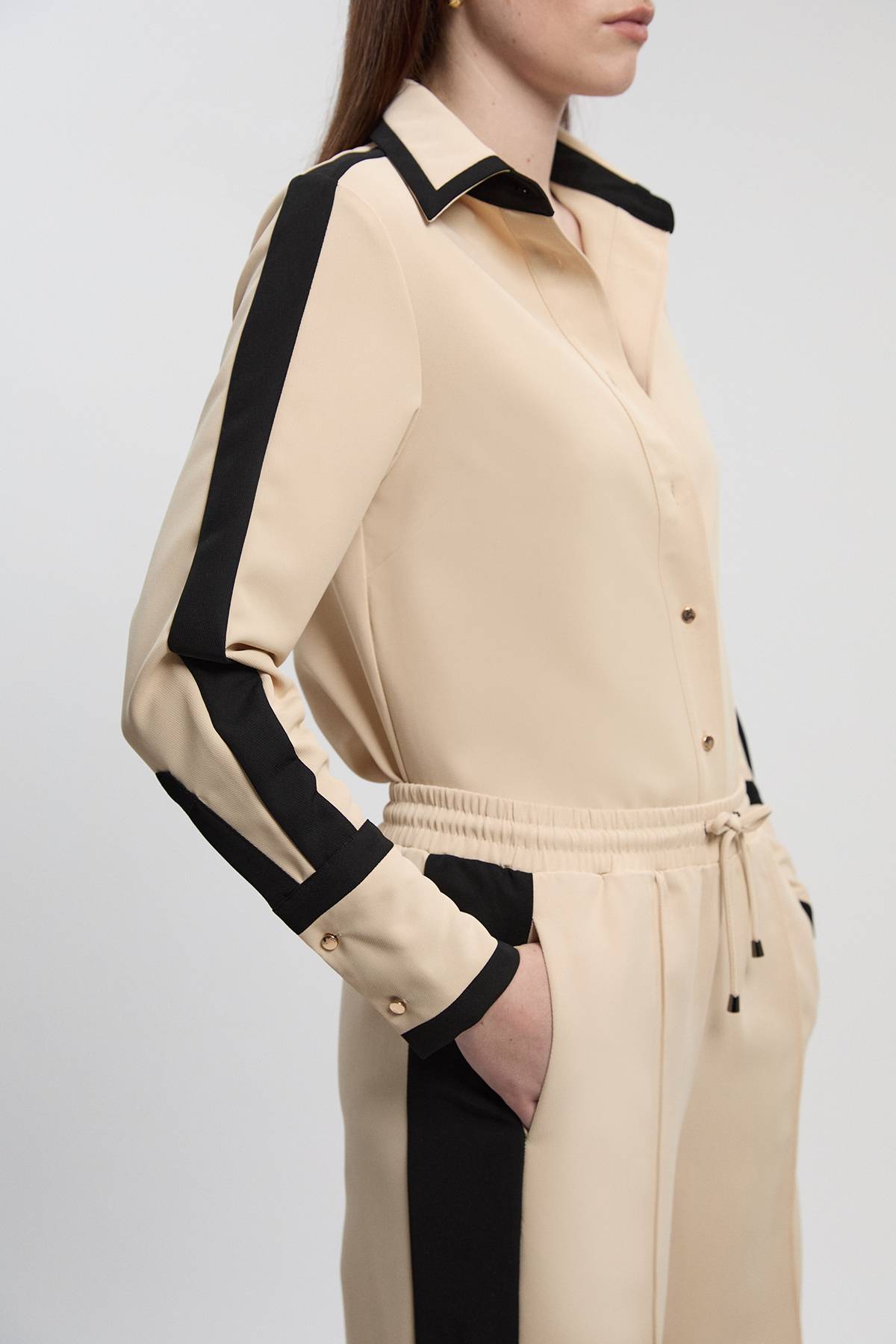 KarenMillen Chemise Tissée à Col avec Détails Métalliques Contrastés en Sergé