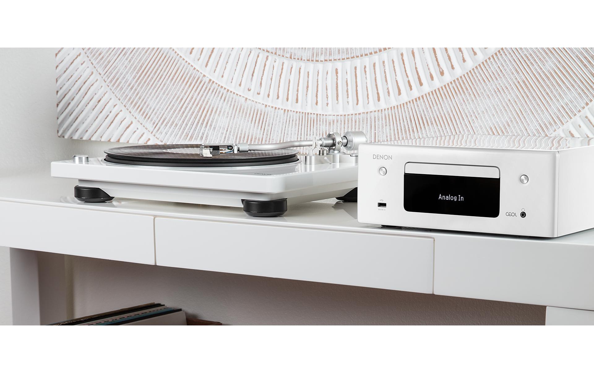 Plattenspieler DP-400 Weiss<br>Hi-Fi Plattenspieler mit automatischer Geschwindigkeitsregelung für präzise Klangreproduktion