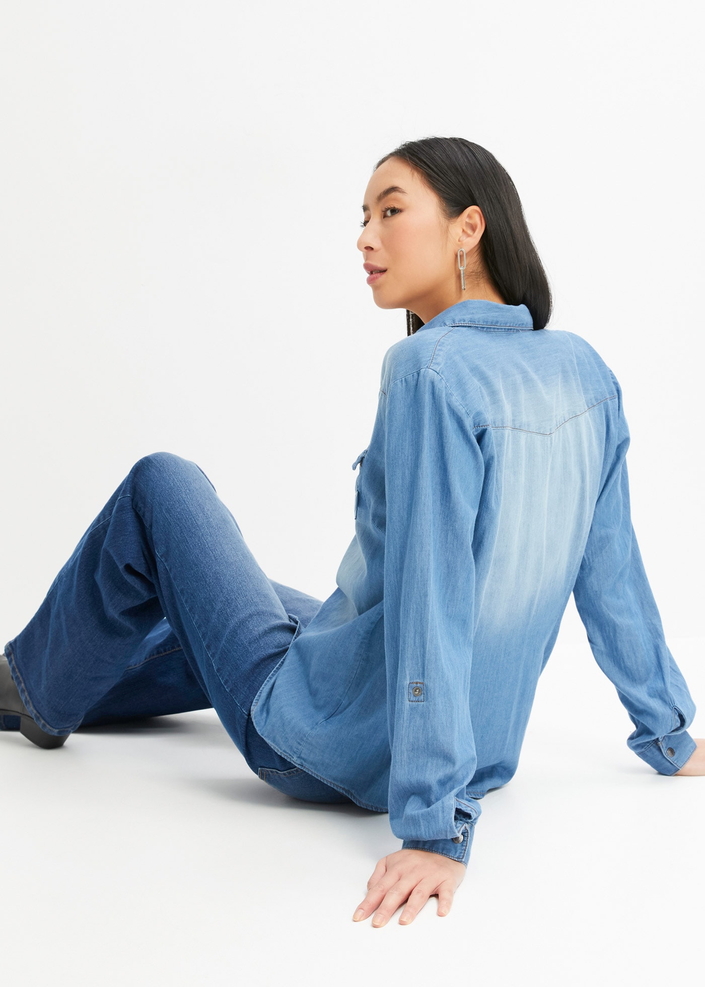 bonprix Jeansbluse »Jeansbluse mit Druckknöpfen, Langarm«, mit Druckknöpfen, schmal geschnitten