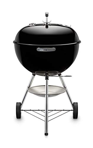Weber Classic Kettle barbecue au charbon de bois, surface de cuisson Ø 57cm, barbecue avec couvercle et cuve en acier emaillé, thermomètre intégré au couvercle, trépied et roues – Noir (1341504)
