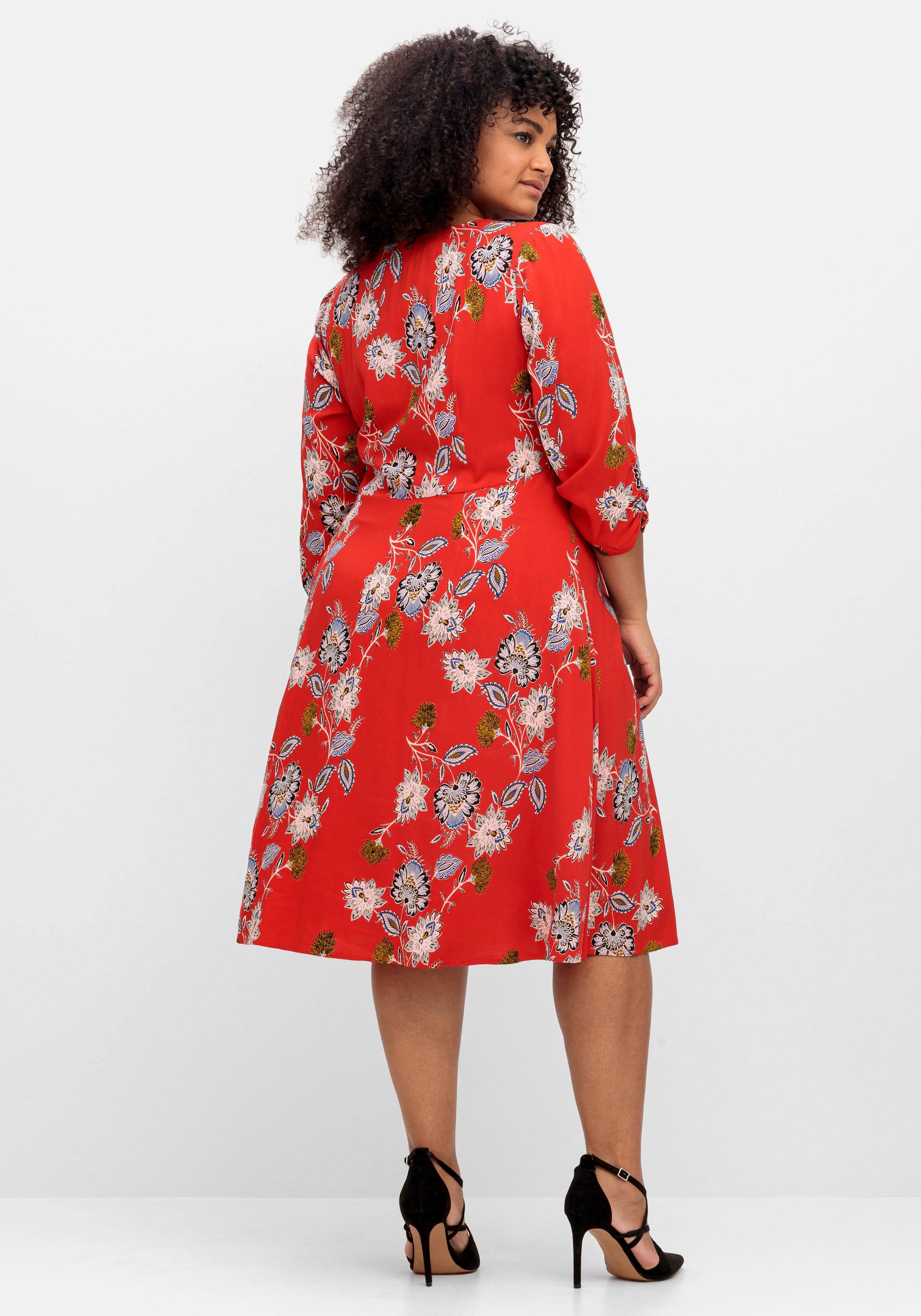 Kleid mit Blumenprint und Taillenband vorn
