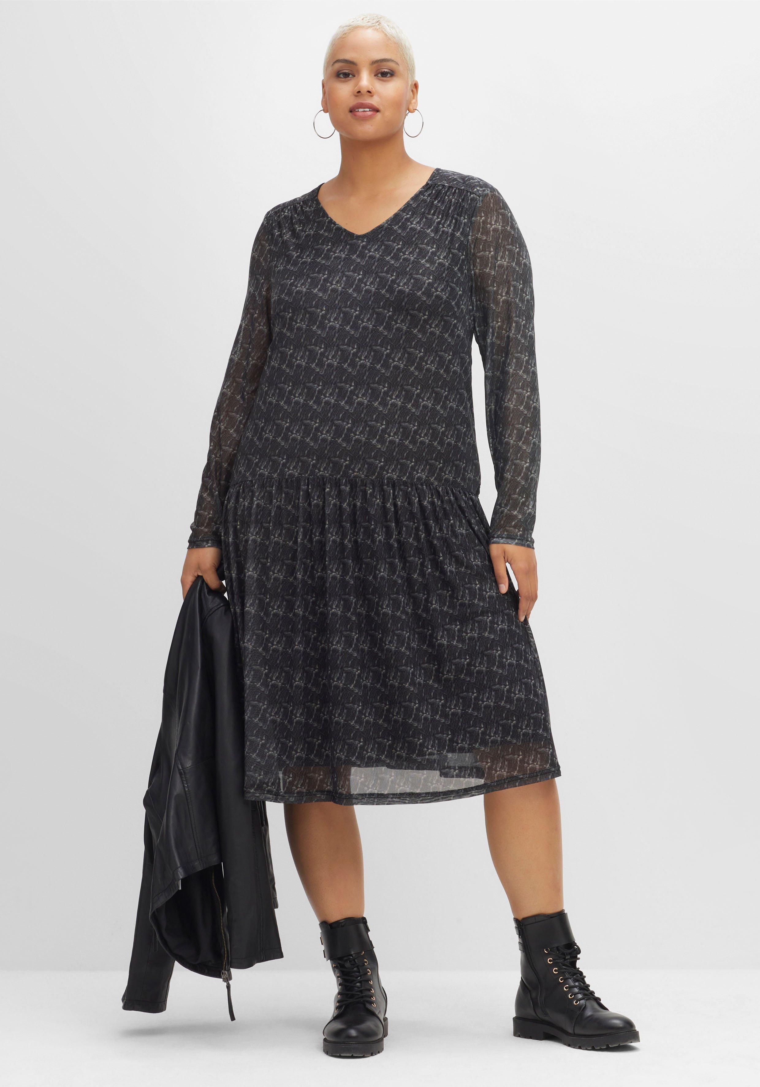 Meshkleid mit V-Ausschnitt und tiefer Taille