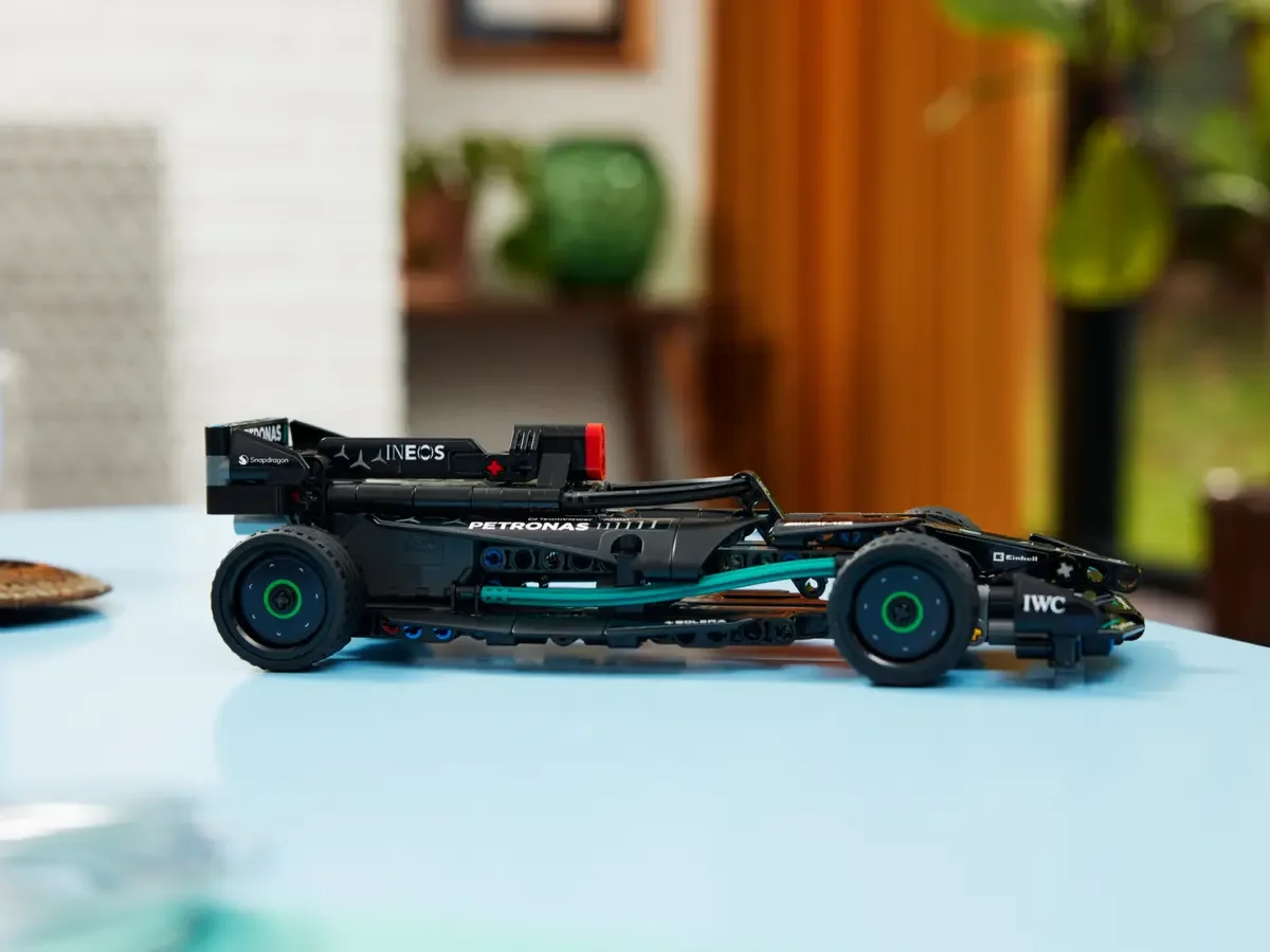 LEGO Technic - Mercedes-AMG F1 W14 E Performance pull-back (42165)