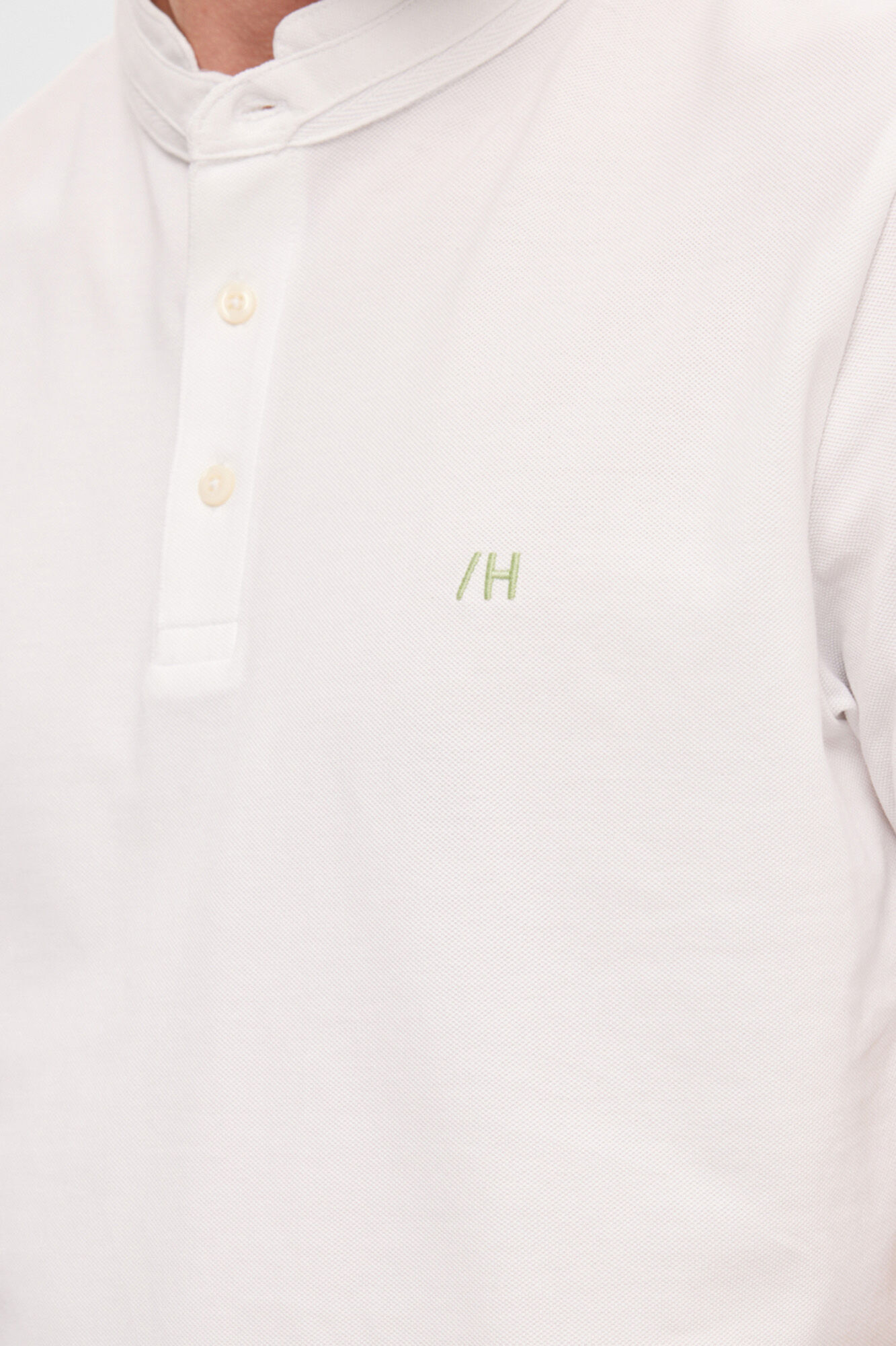 Camisa polo de manga curta em algodão orgânico com logotipo bordado. - Branca