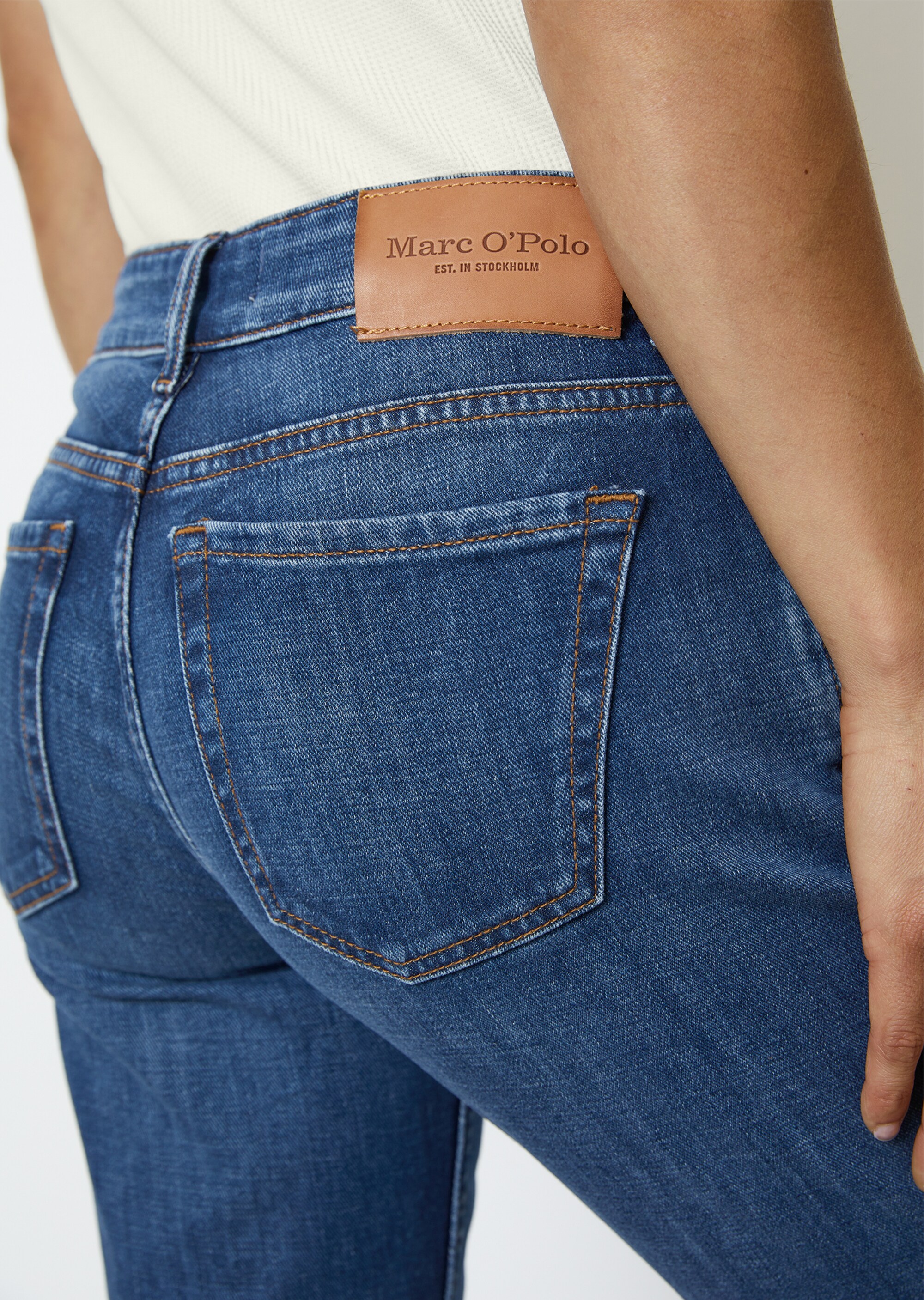 Jeans Modell ALBY straight mit normaler Taillenhöhe