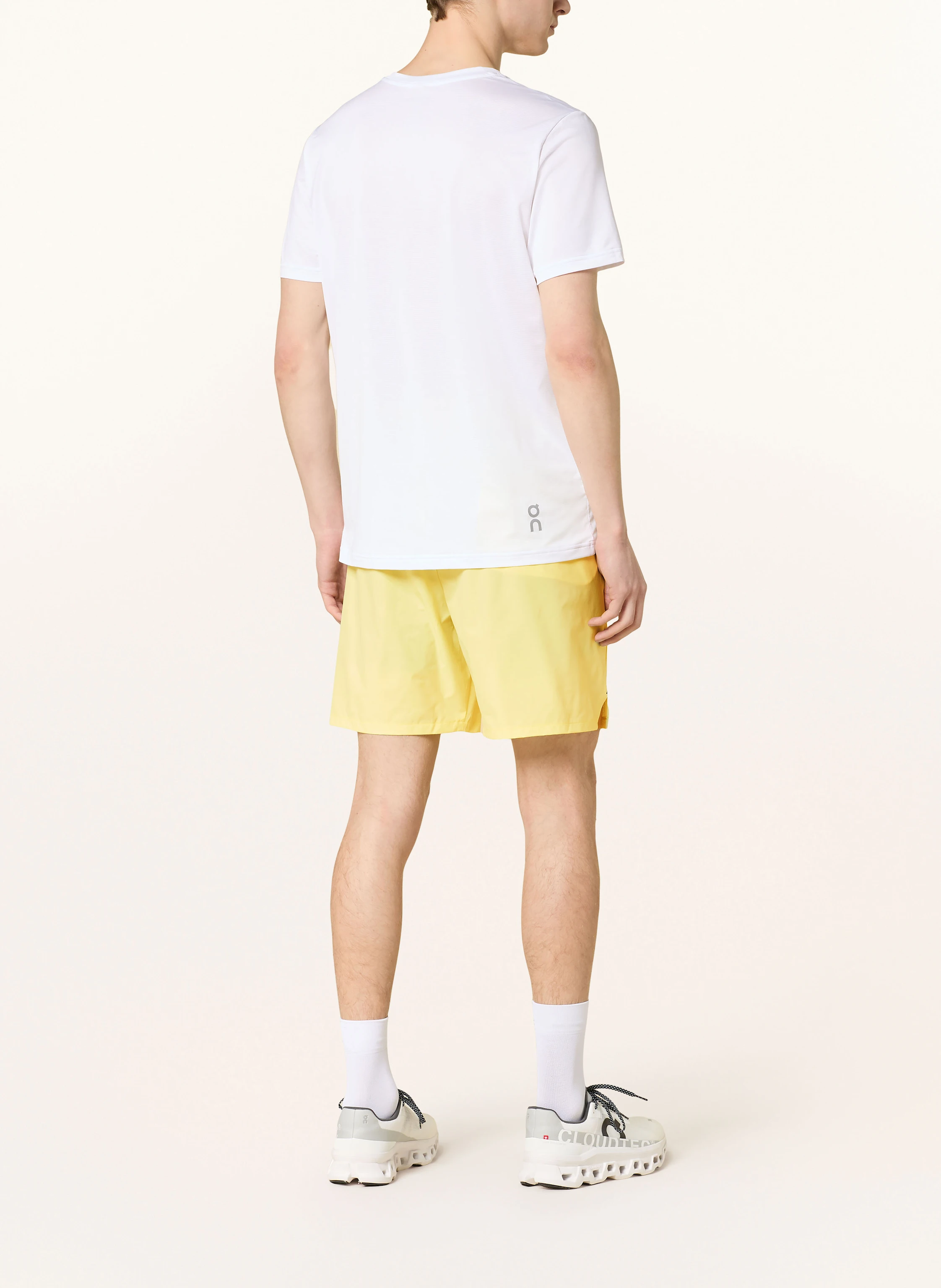 On 2-in-1 Laufshorts PERFORMANCE HYBRID