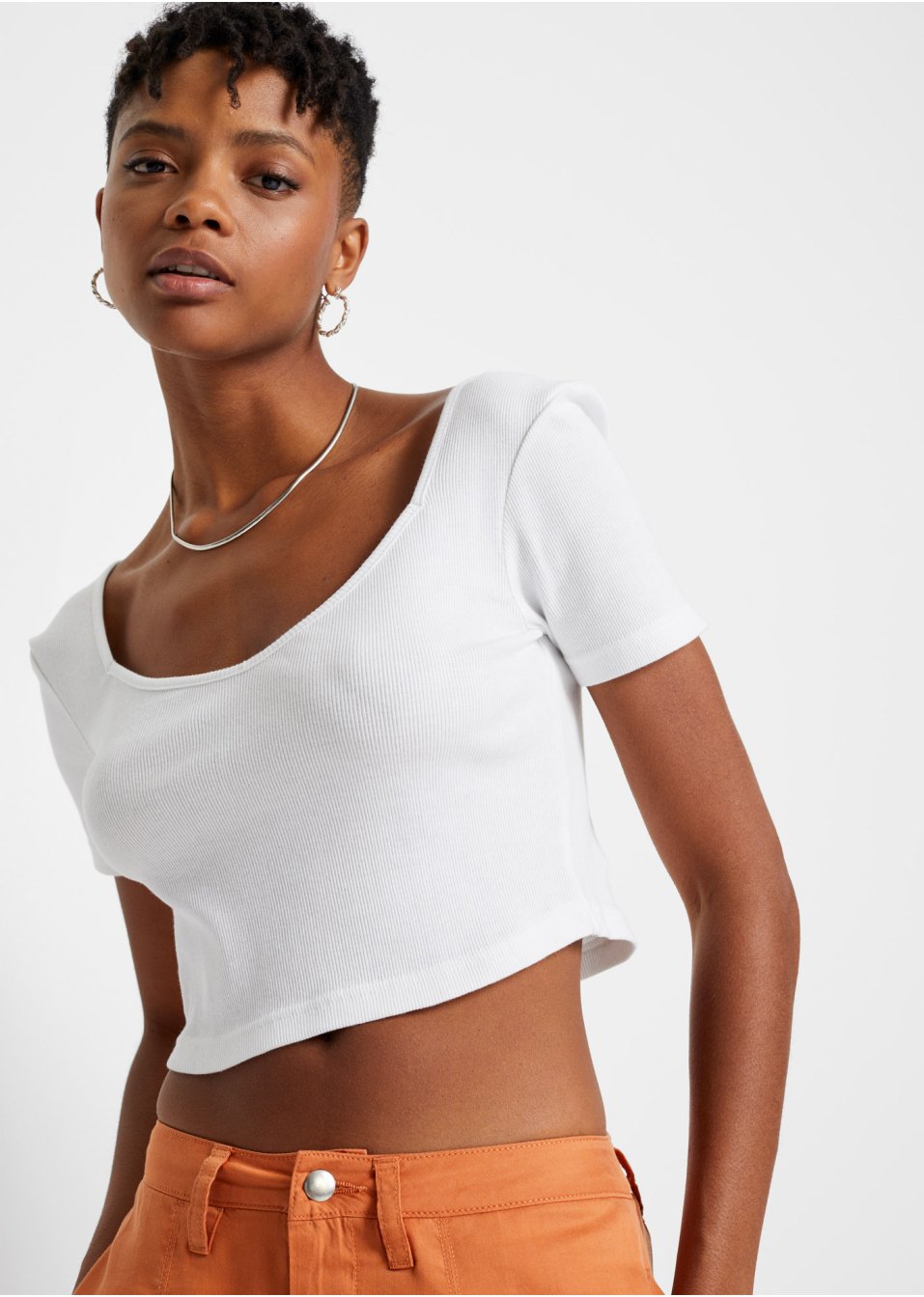 T-shirt côtelé avec décolleté cœur