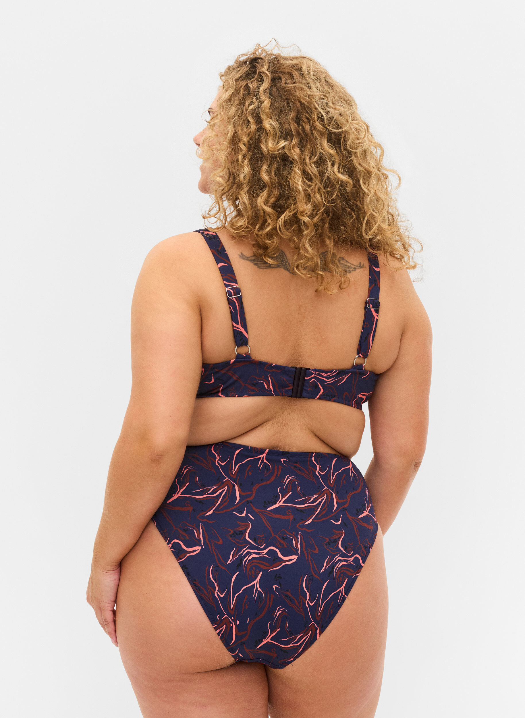 Højtaljet bikini trusse med høj benskæring