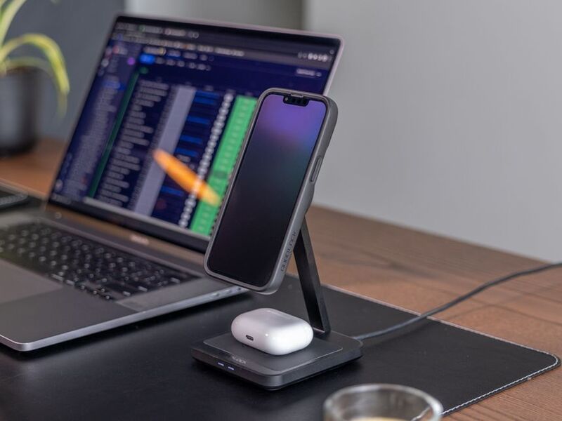 Quad Lock Dual Desktop Wireless Charger