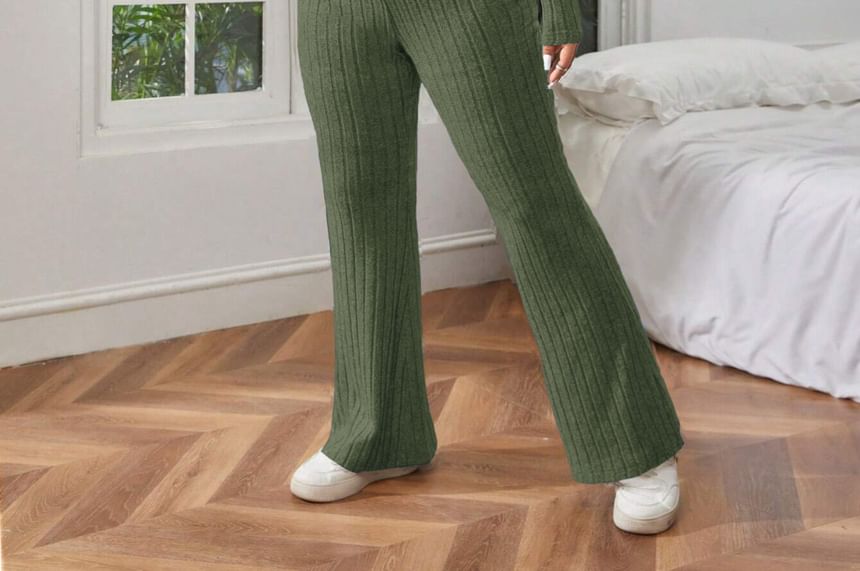 uliaque - Plus Size Set: Lange Mouw Mock Neck Effen Geribbelde Crop Top + High Rise Bootcut Broek