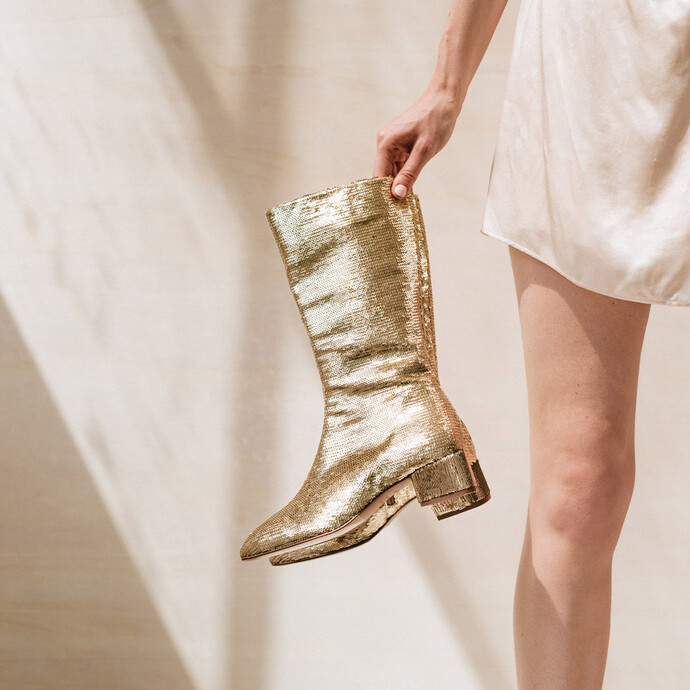 Bottes à talons et bouts pointus  en sequins platine