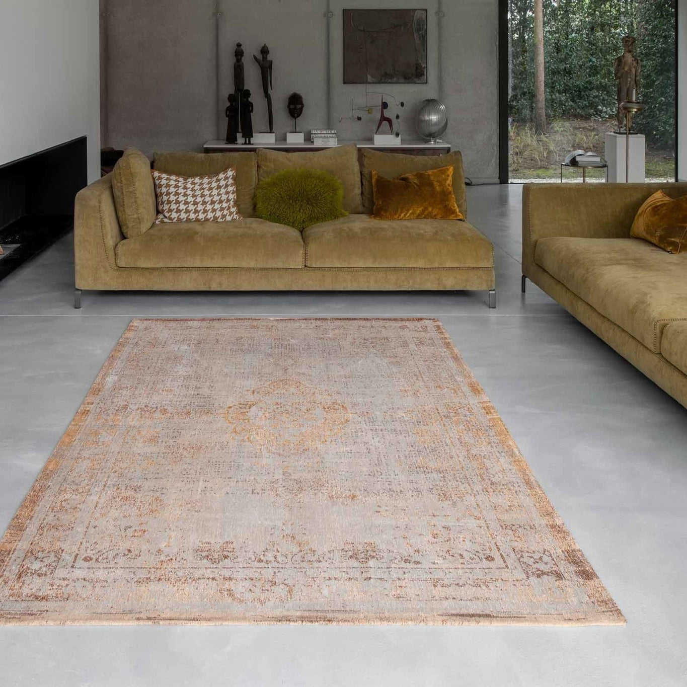Louis de Poortere Medallion Fading World Vloerkleed 170 x 240 cm - Salmon